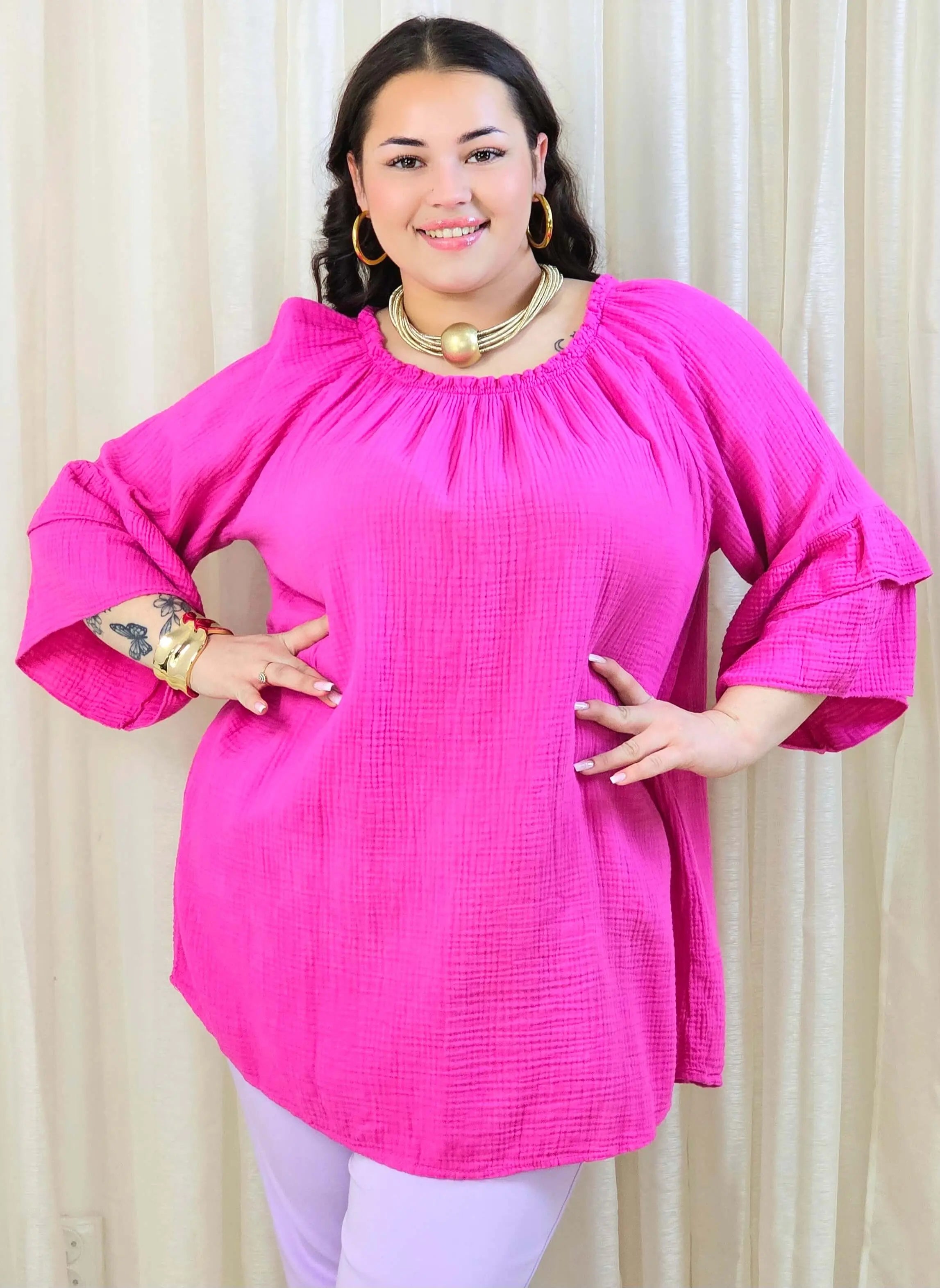 Bluzka plus size z falbanami na rękawach – lekka i kobieca forma na co dzień i okazje Stylowa XL