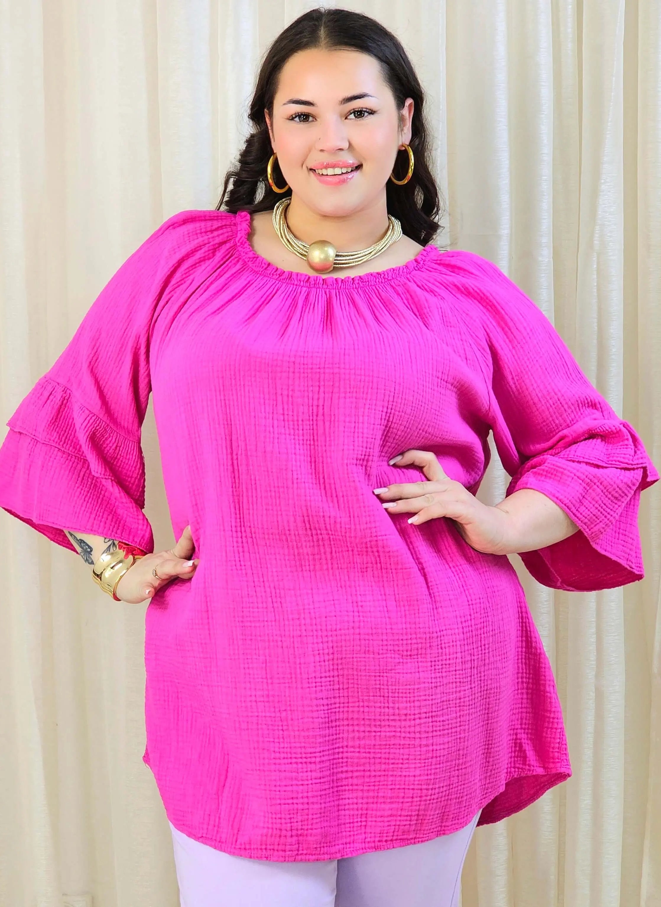Bluzka plus size z falbanami na rękawach – lekka i kobieca forma na co dzień i okazje Stylowa XL