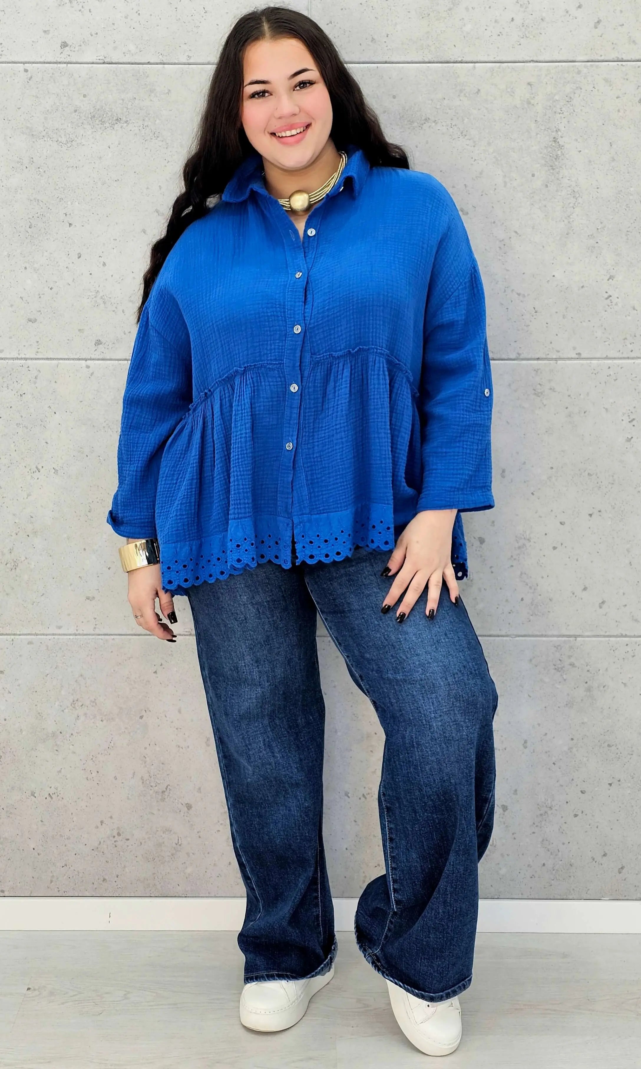 Bluzka plus size z haftowanym dołem – lekka, kobieca i stylowa Stylowa XL