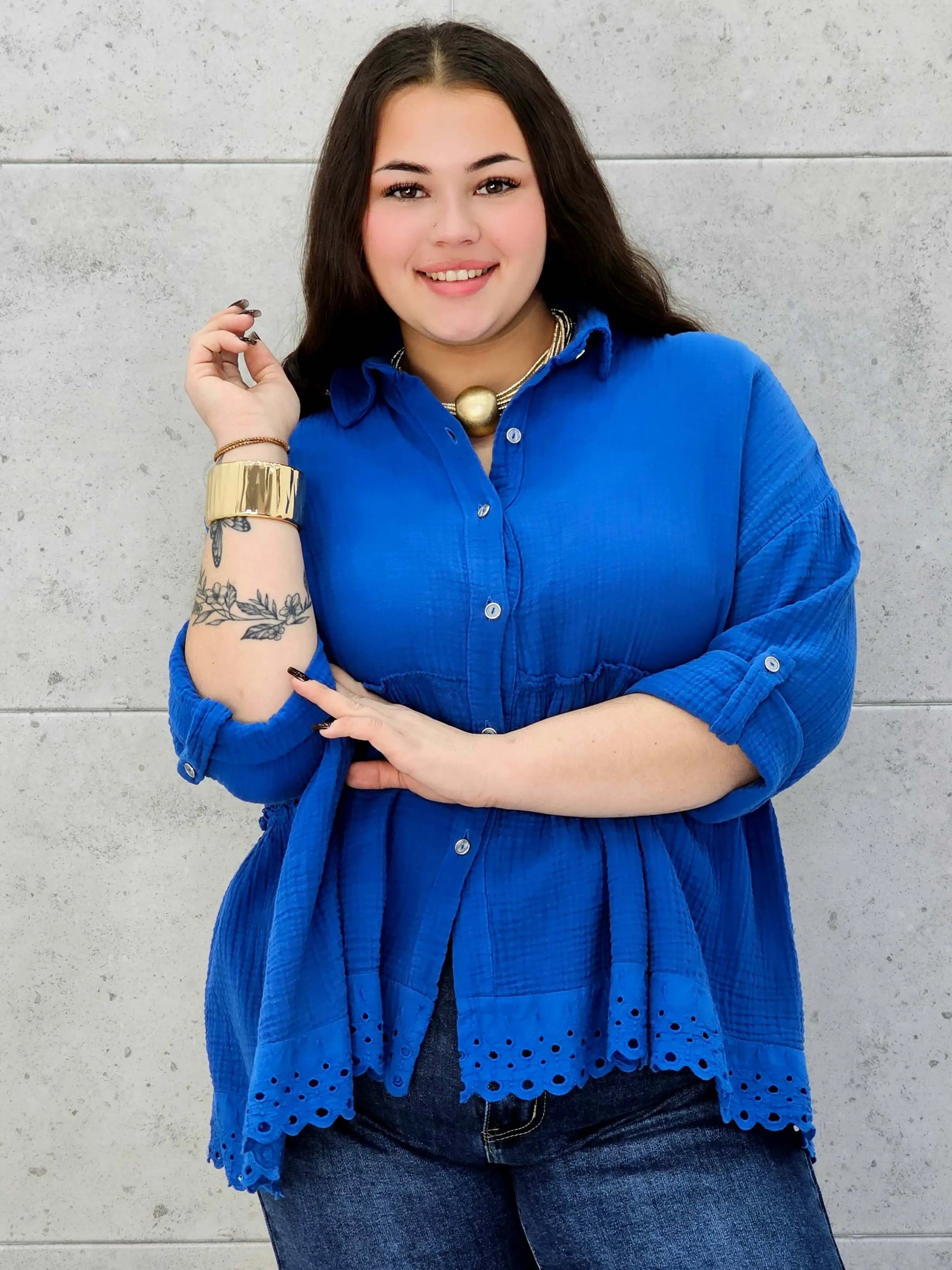 Bluzka plus size z haftowanym dołem – lekka, kobieca i stylowa Stylowa XL