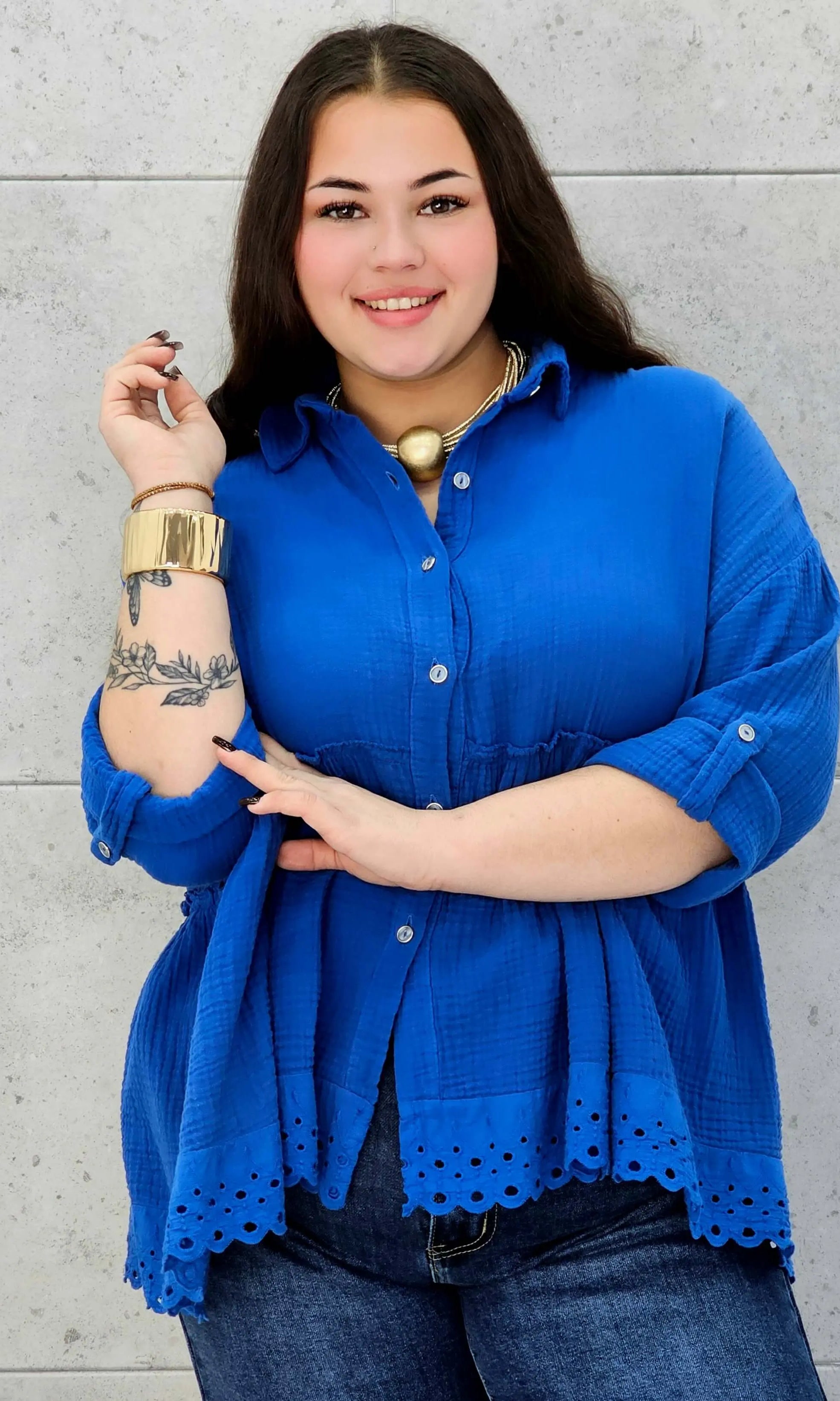 Bluzka plus size z haftowanym dołem – lekka, kobieca i stylowa Stylowa XL