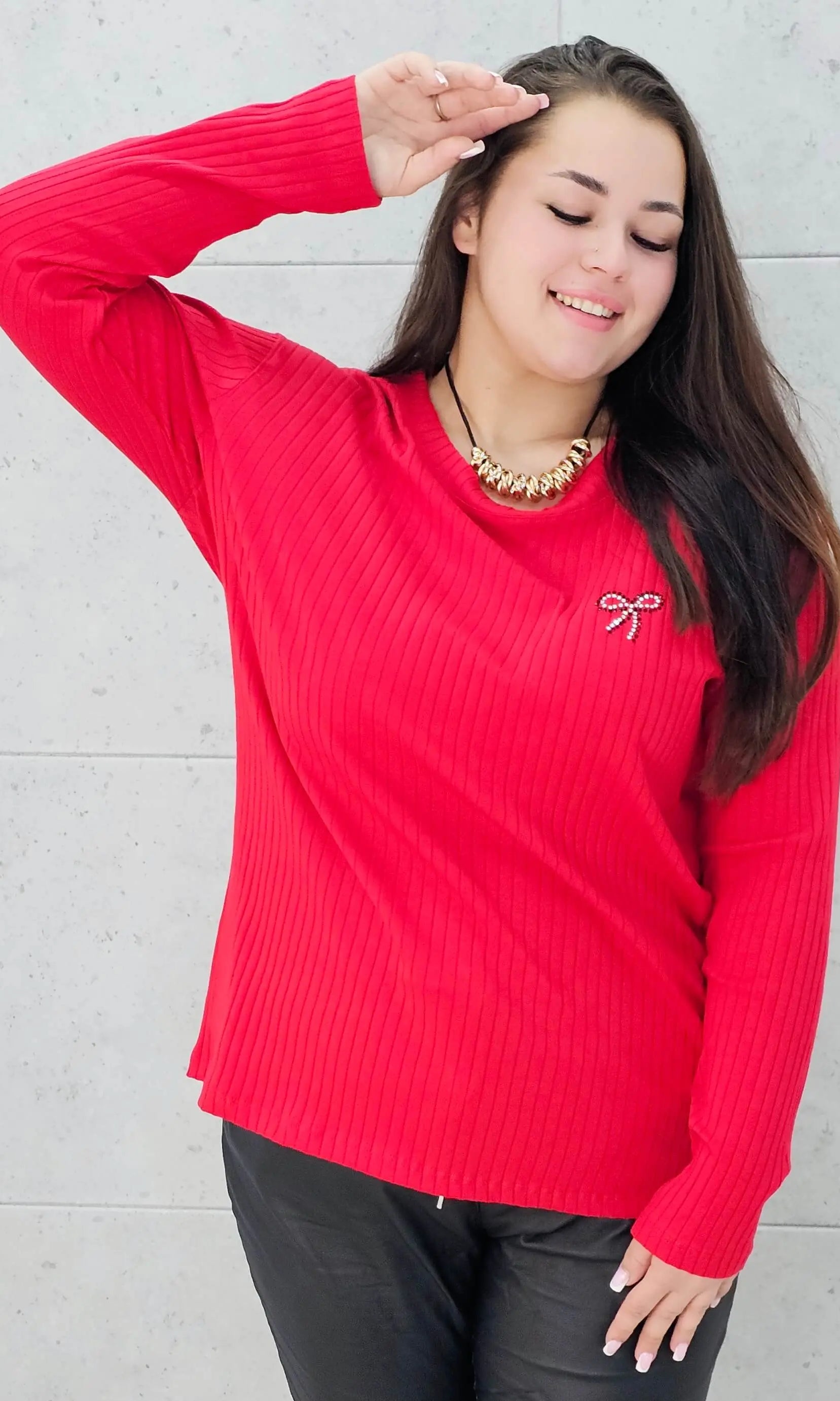 Bluzka plus size z kokardką – elegancka i wygodna propozycja dla każdej sylwetki Stylowa XL