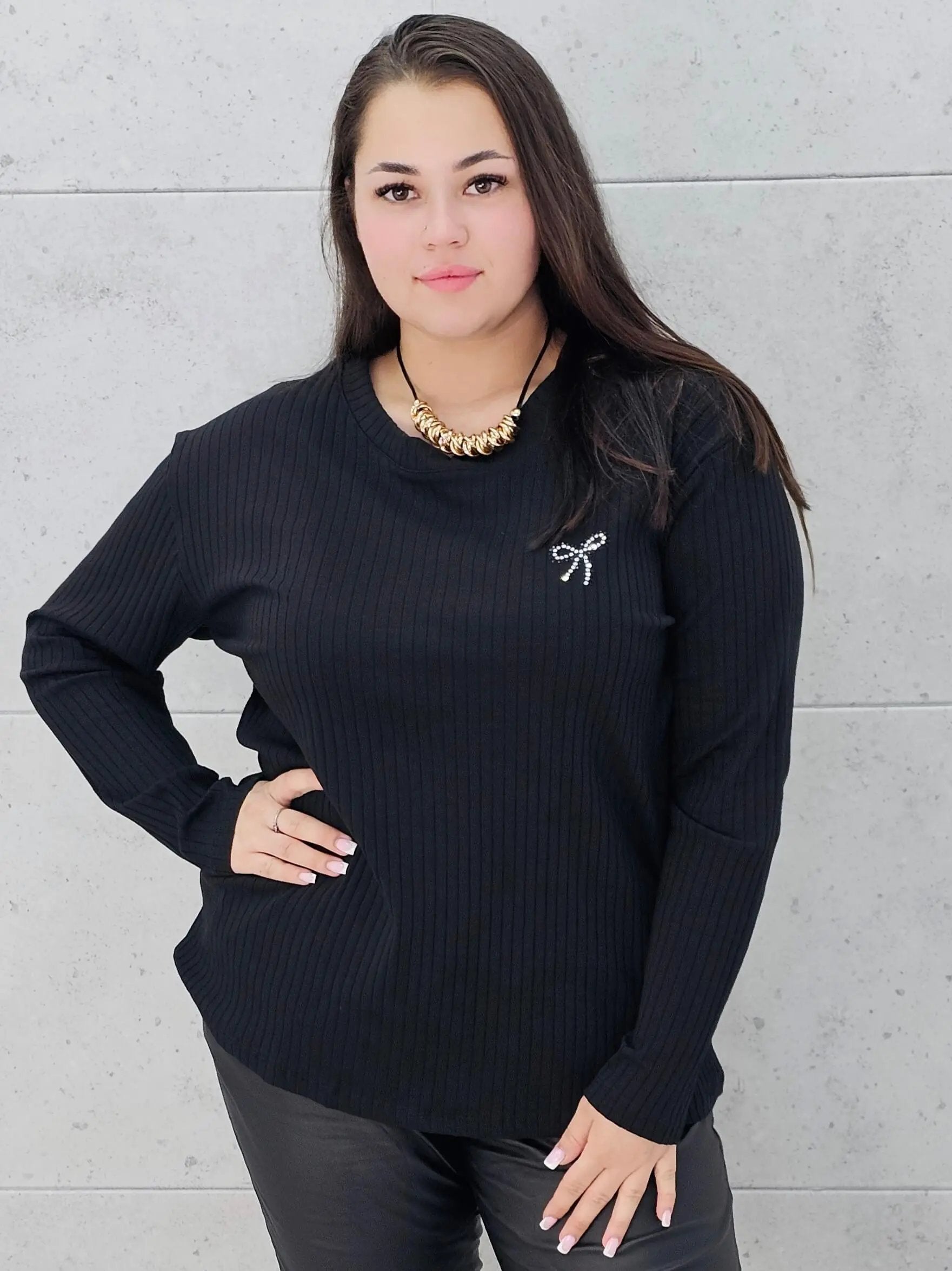 Bluzka plus size z kokardką – elegancka i wygodna propozycja dla każdej sylwetki Stylowa XL