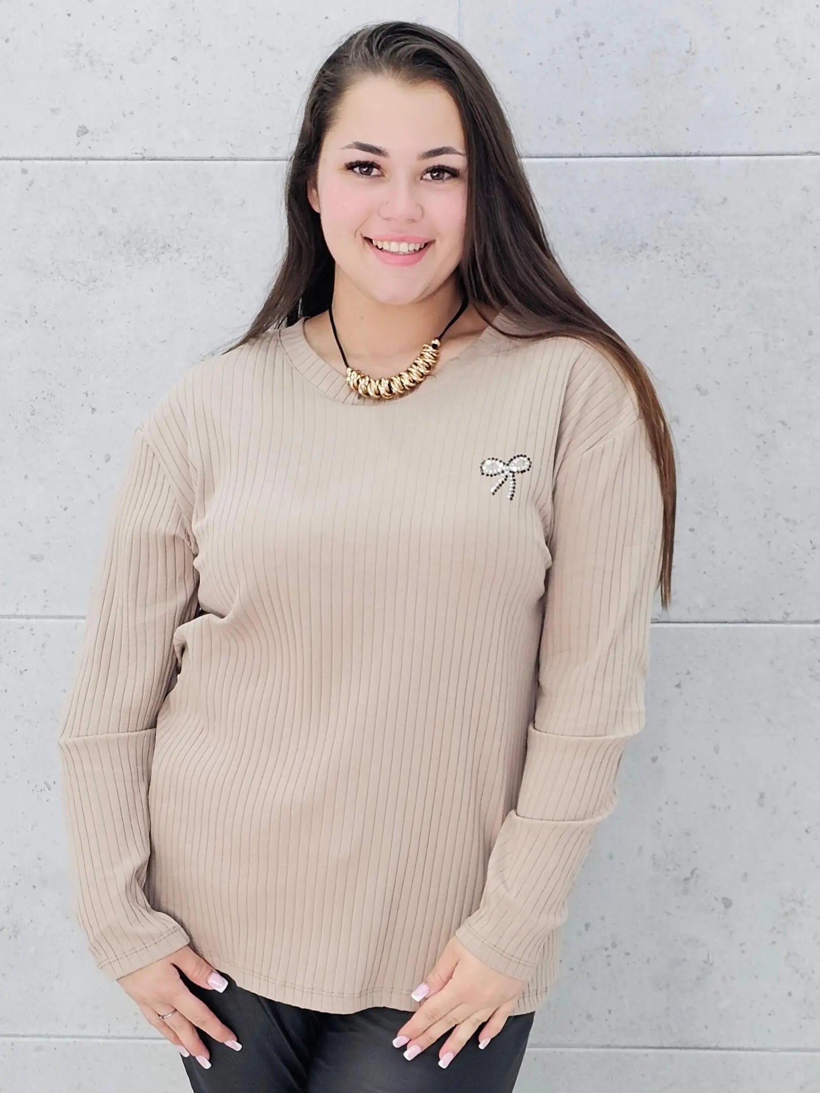 Bluzka plus size z kokardką – elegancka i wygodna propozycja dla każdej sylwetki Stylowa XL