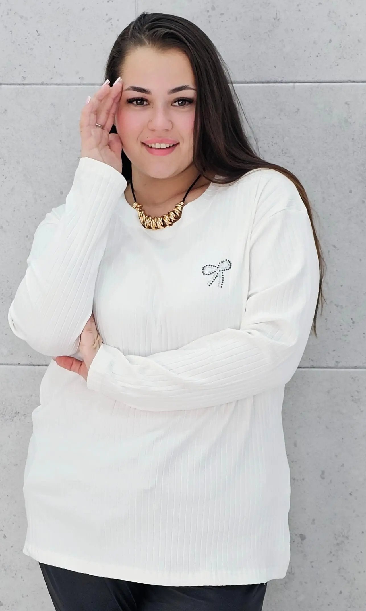 Bluzka plus size z kokardką – elegancka i wygodna propozycja dla każdej sylwetki Stylowa XL