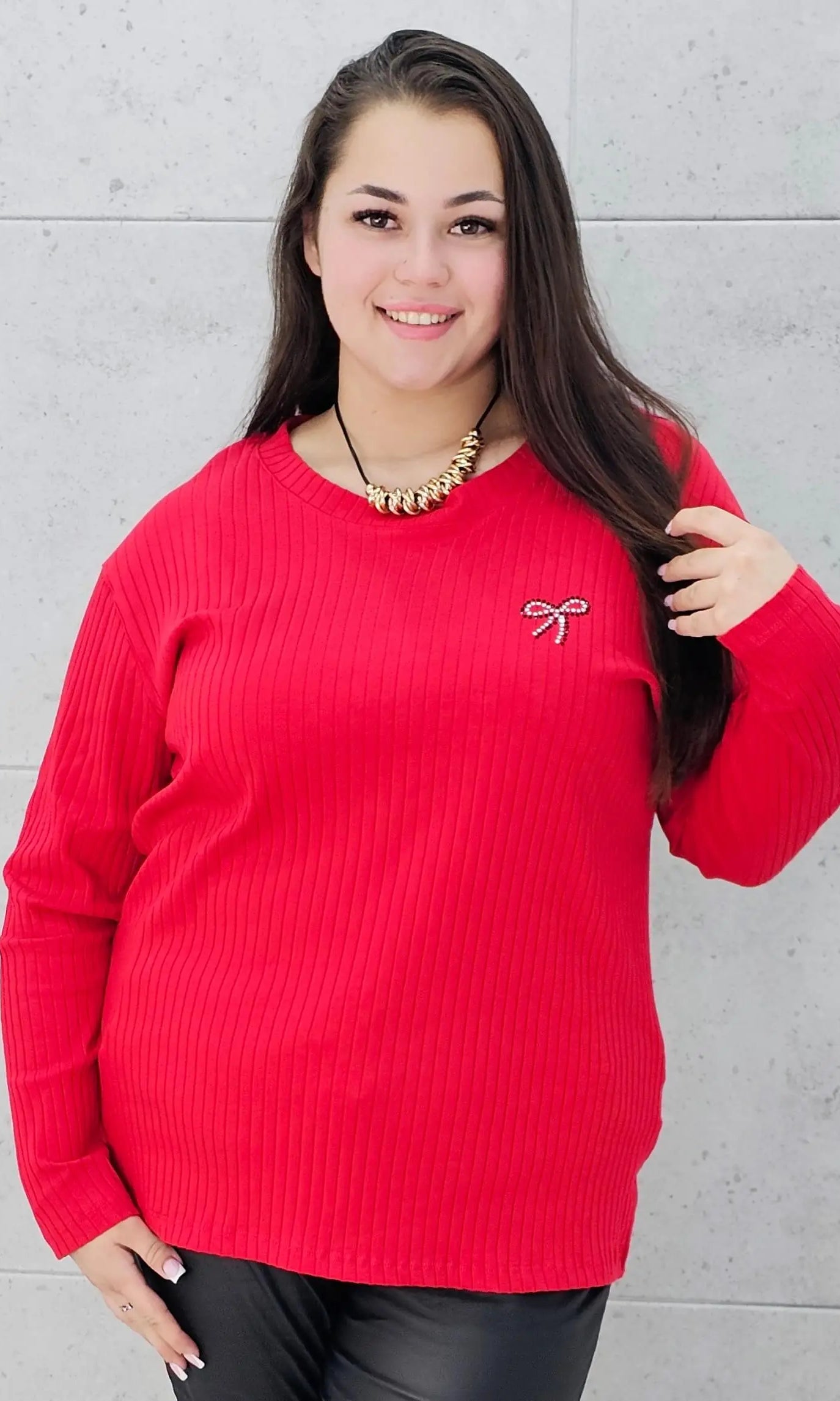 Bluzka plus size z kokardką – elegancka i wygodna propozycja dla każdej sylwetki Stylowa XL