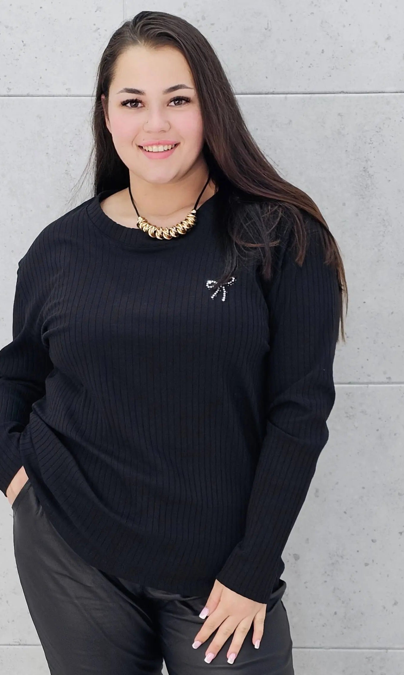 Bluzka plus size z kokardką – elegancka i wygodna propozycja dla każdej sylwetki Stylowa XL