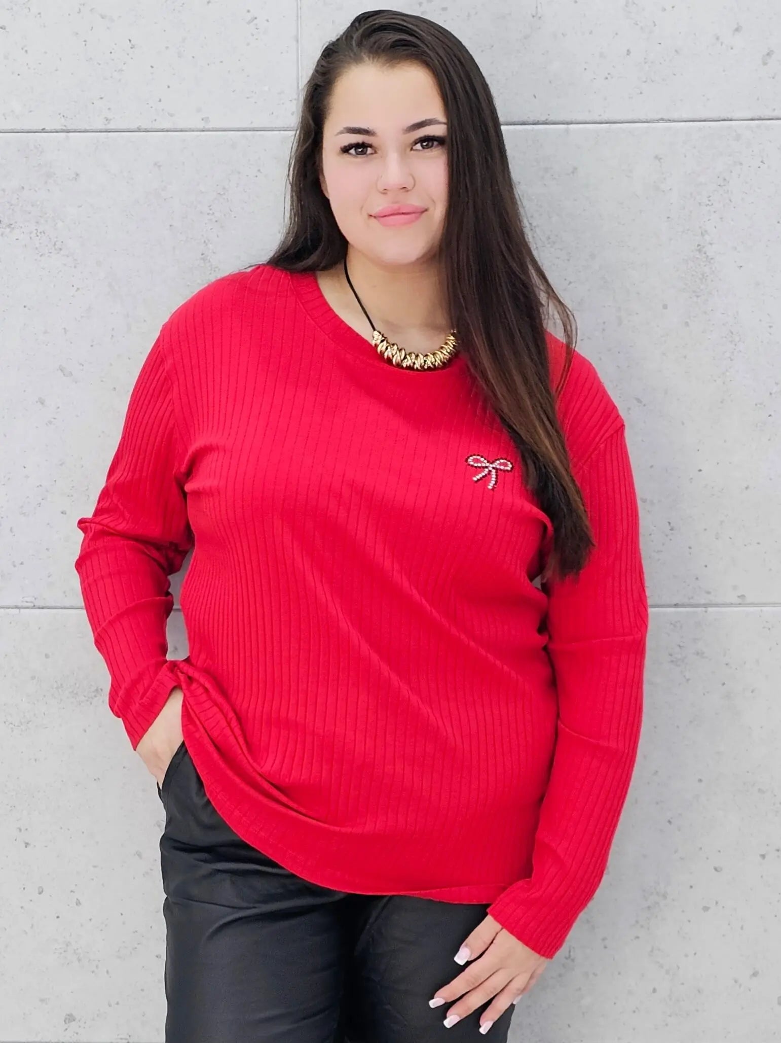 Bluzka plus size z kokardką – elegancka i wygodna propozycja dla każdej sylwetki Stylowa XL