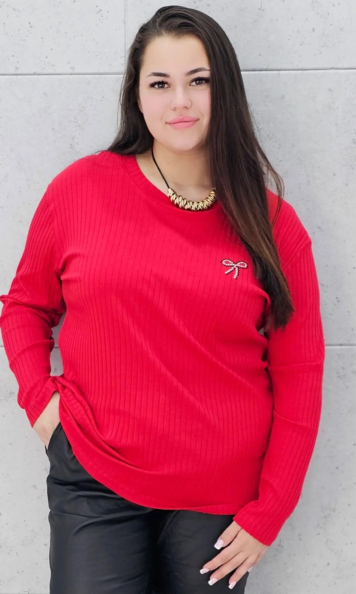 Bluzka plus size z kokardką – elegancka i wygodna propozycja dla każdej sylwetki Stylowa XL