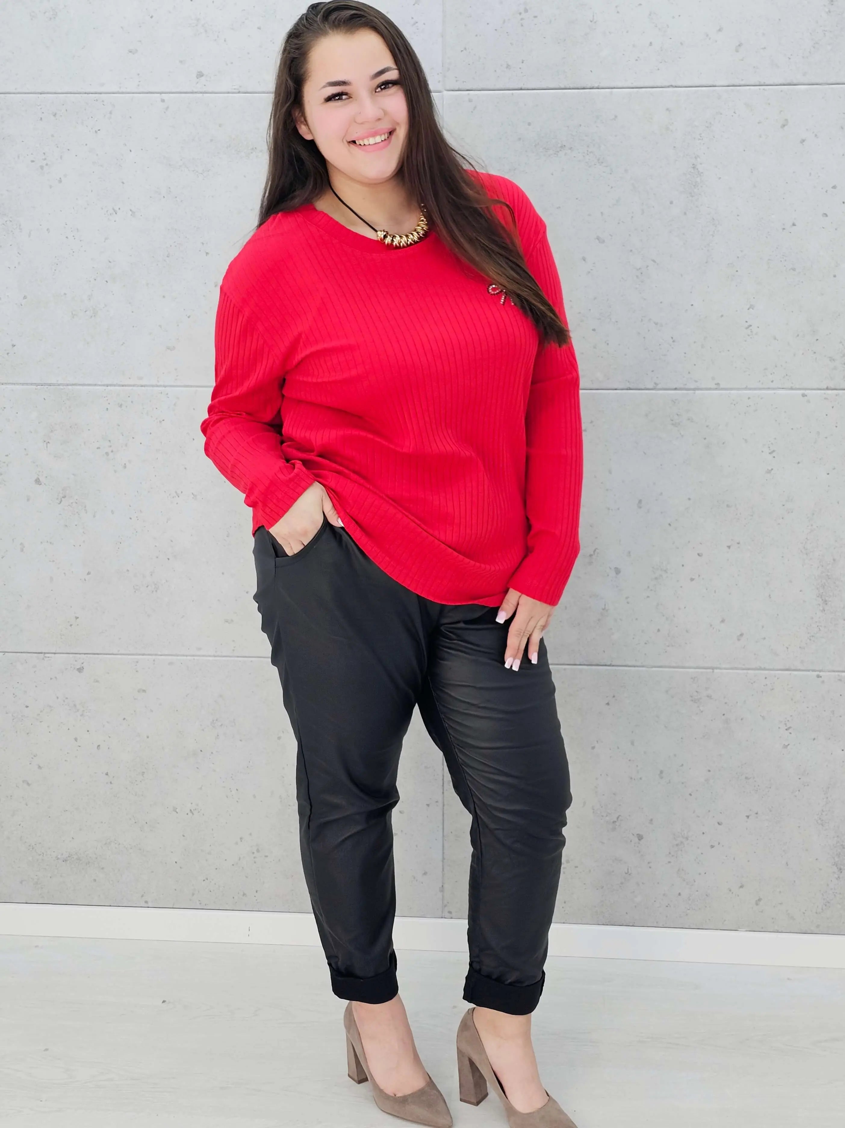 Bluzka plus size z kokardką – elegancka i wygodna propozycja dla każdej sylwetki Stylowa XL