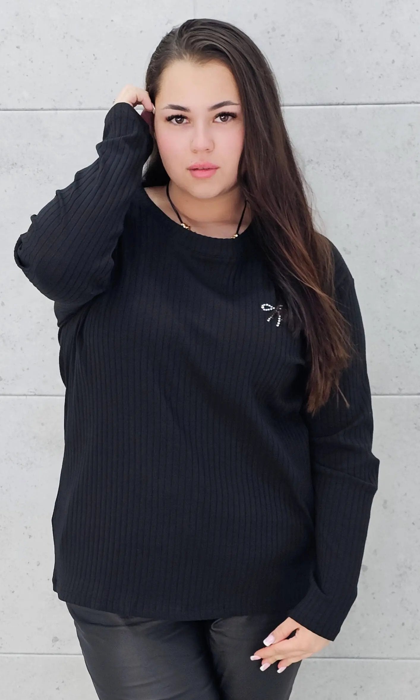 Bluzka plus size z kokardką – elegancka i wygodna propozycja dla każdej sylwetki Stylowa XL