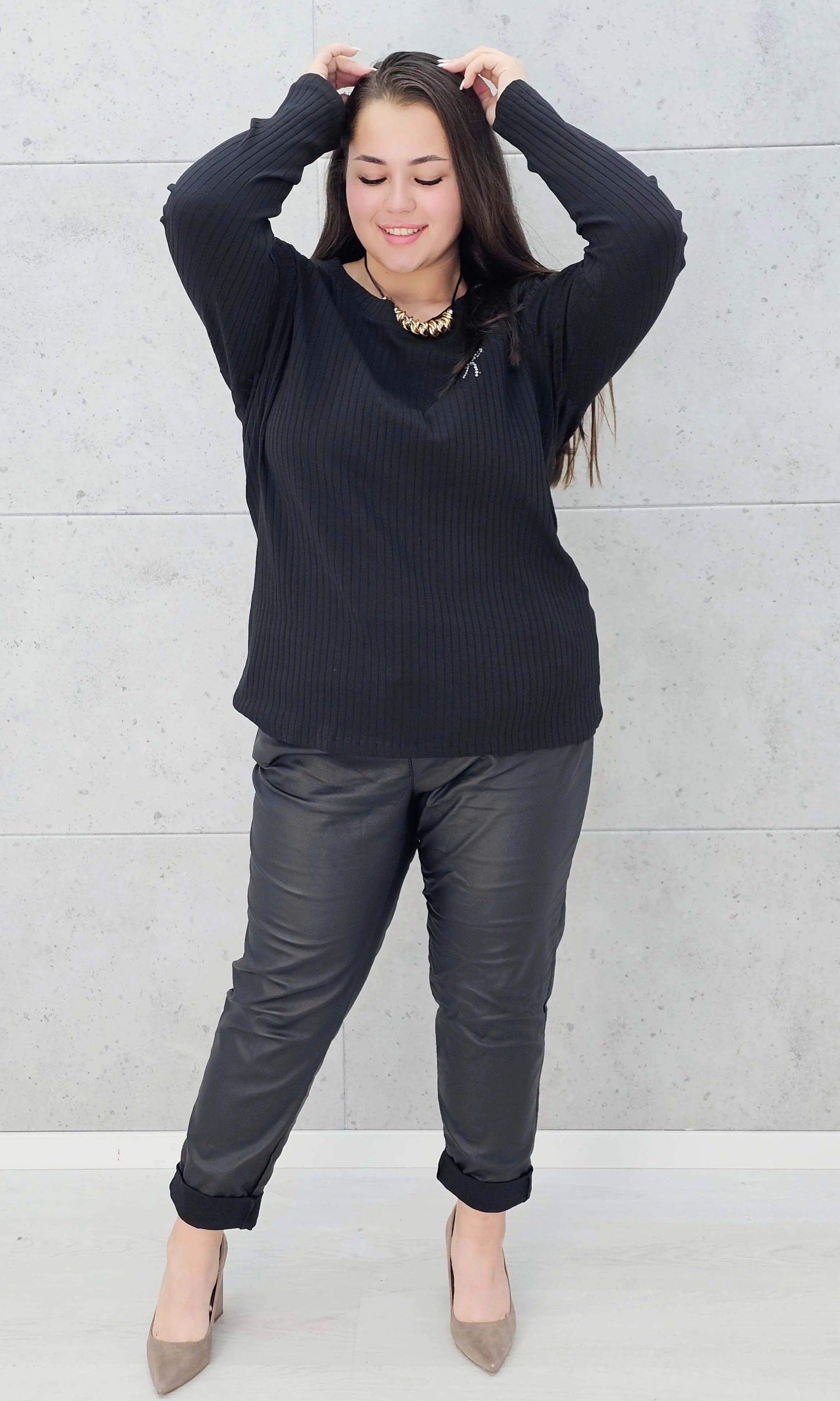 Bluzka plus size z kokardką – elegancka i wygodna propozycja dla każdej sylwetki Stylowa XL