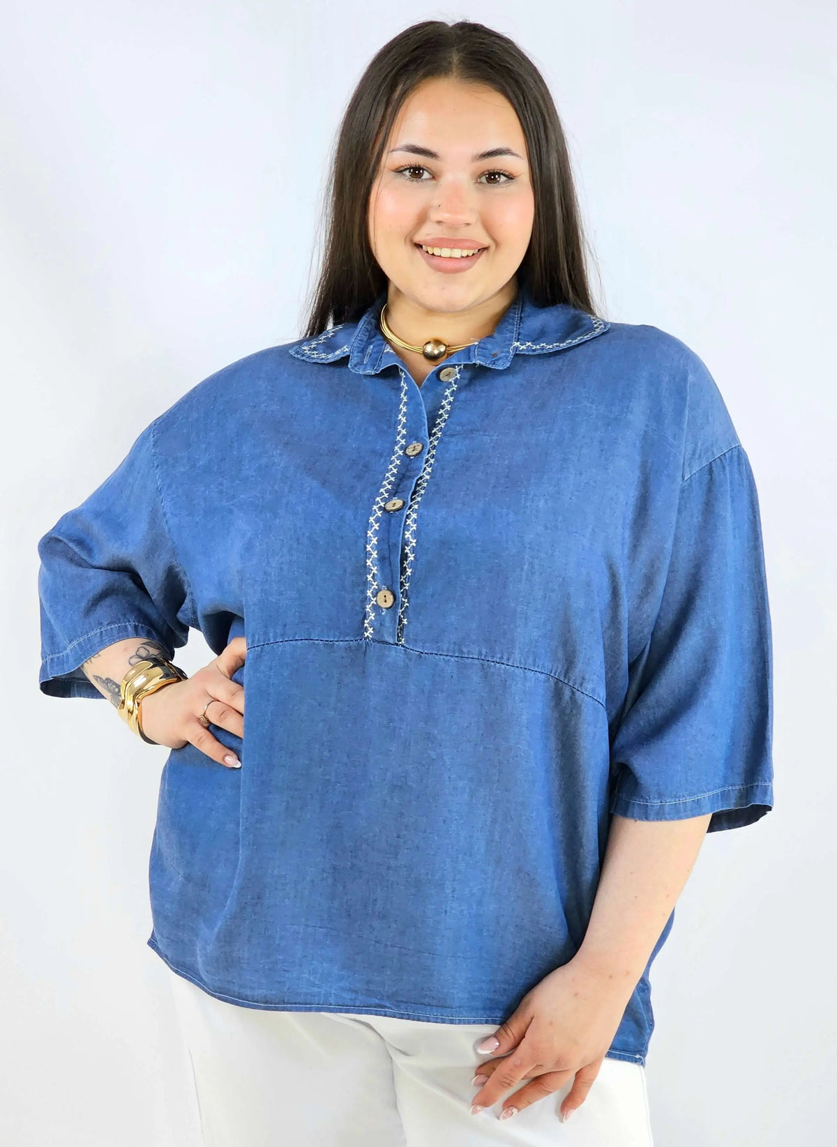 Bluzka plus size z kołnierzykiem i guziczkami XXL – luźny styl Stylowa XL