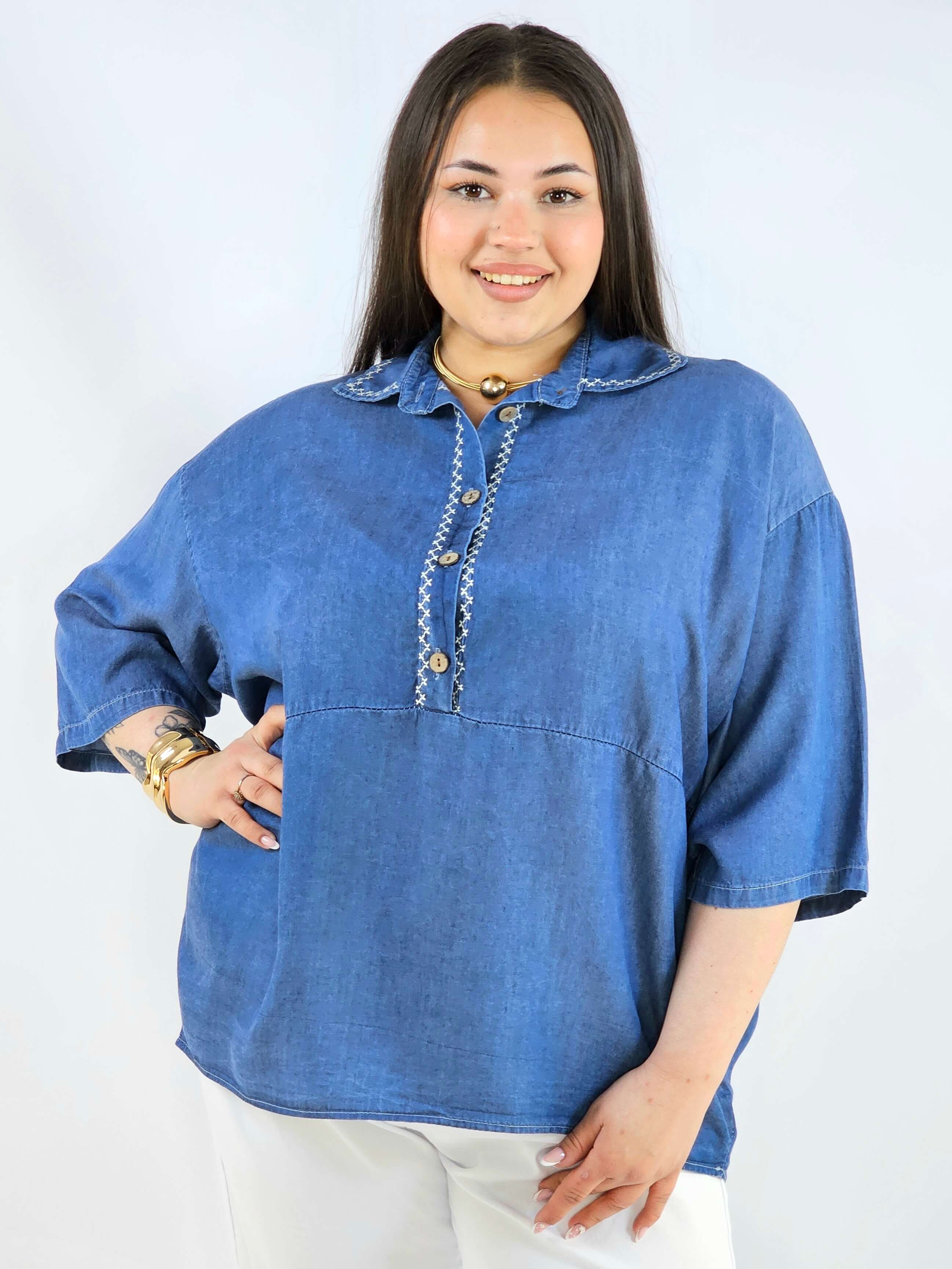Bluzka plus size z kołnierzykiem i guziczkami XXL – luźny styl Stylowa XL