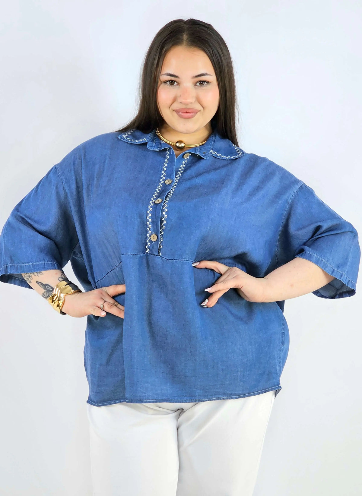 Bluzka plus size z kołnierzykiem i guziczkami XXL – luźny styl Stylowa XL