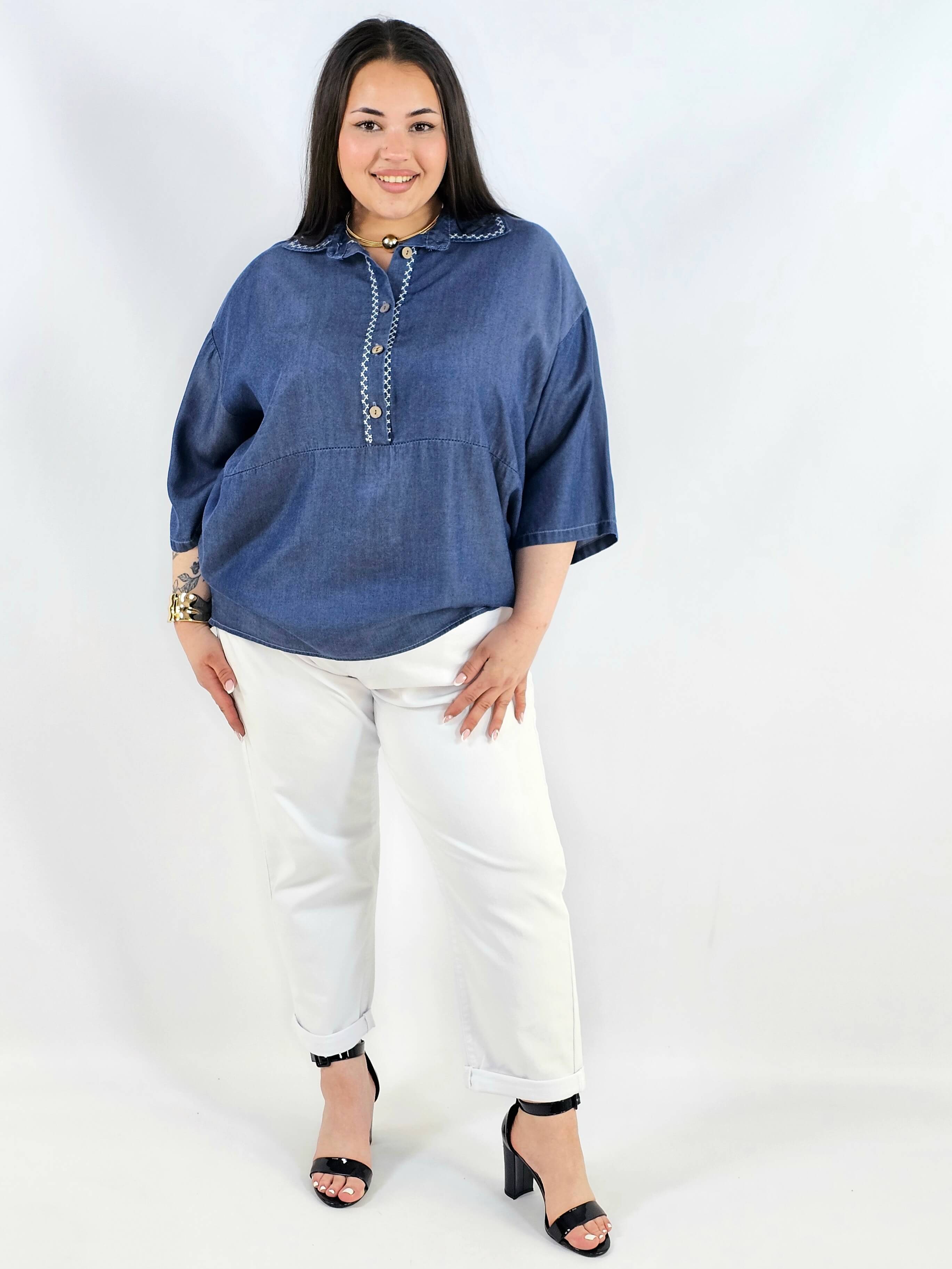 Bluzka plus size z kołnierzykiem i guziczkami XXL – luźny styl Stylowa XL