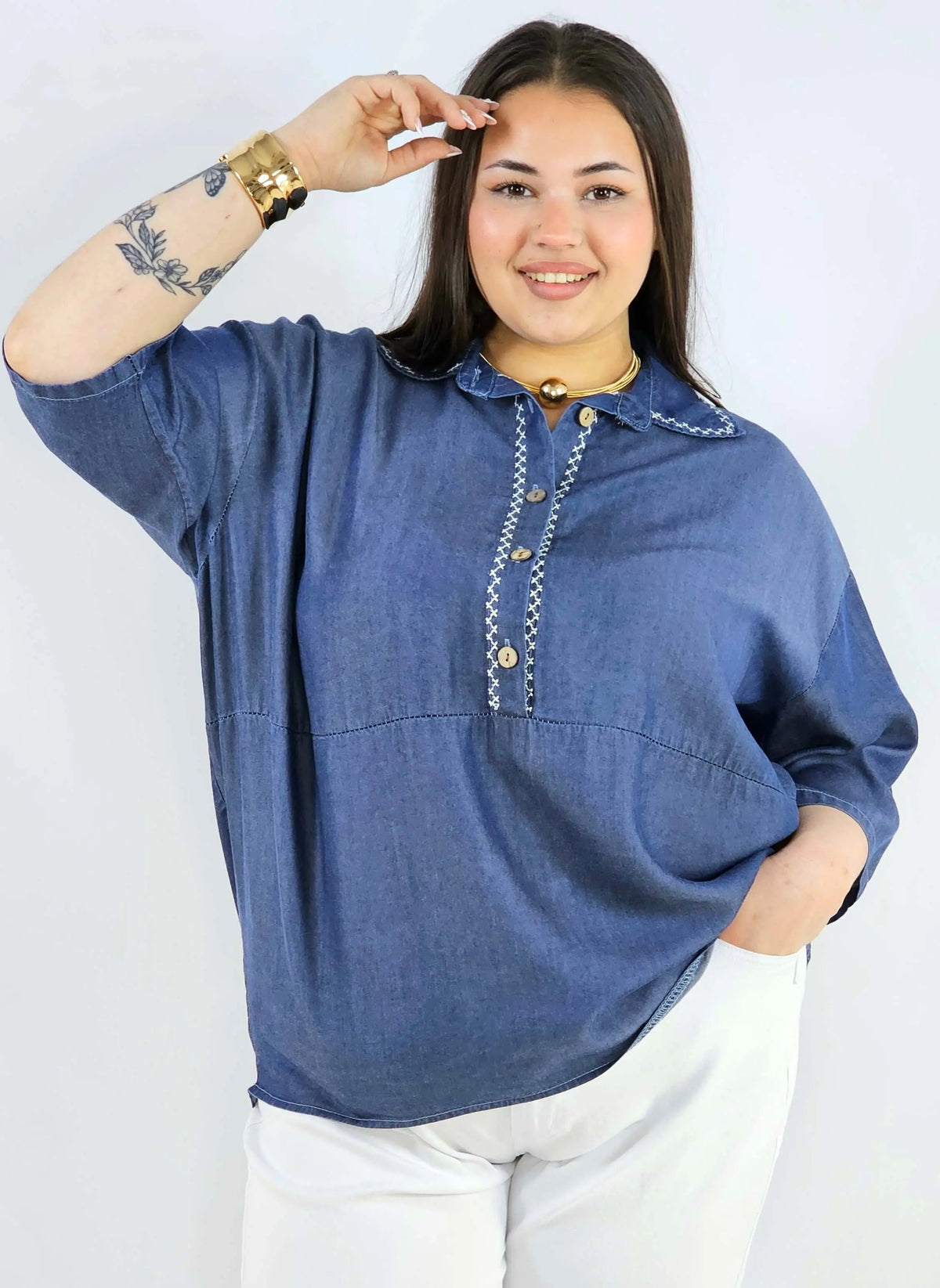 Bluzka plus size z kołnierzykiem i guziczkami XXL – luźny styl Stylowa XL
