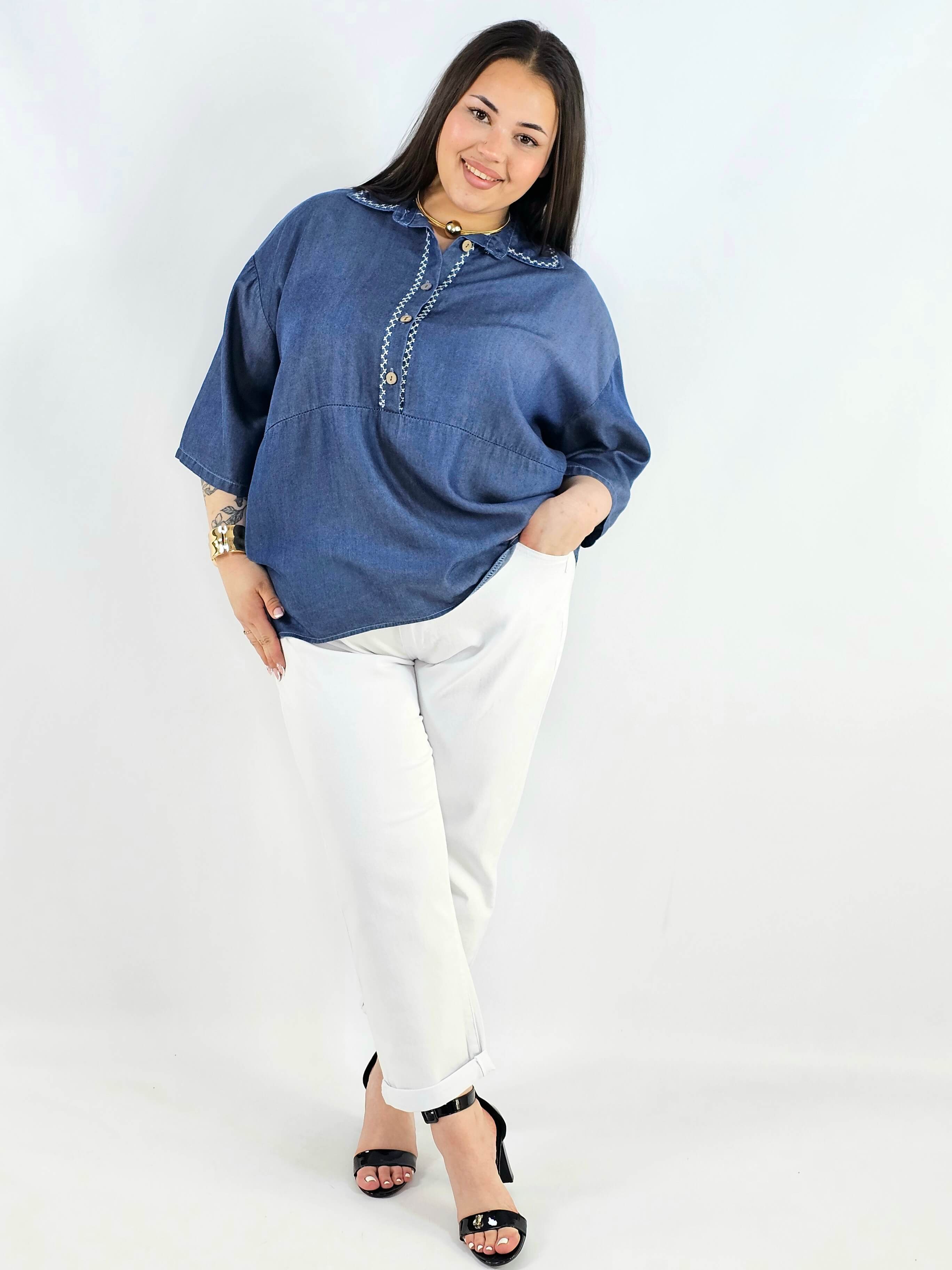Bluzka plus size z kołnierzykiem i guziczkami XXL – luźny styl Stylowa XL