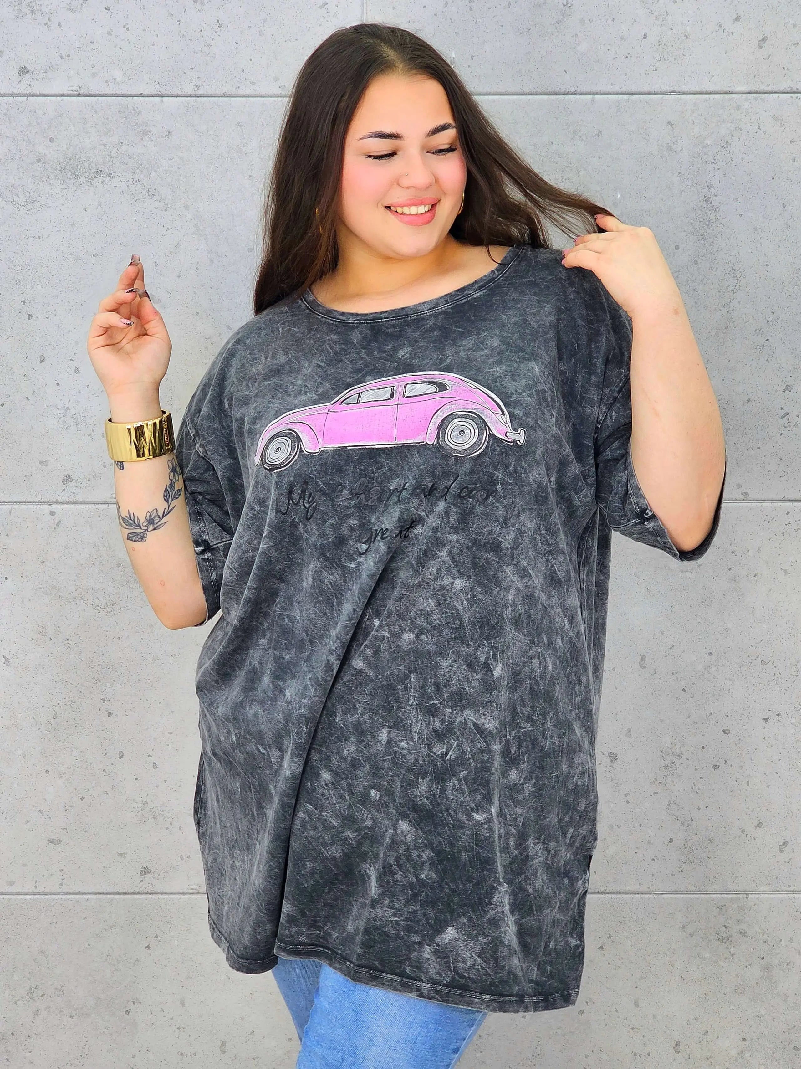 Bluzka plus size z motywem auta – wygoda i styl w jednym Stylowa XL