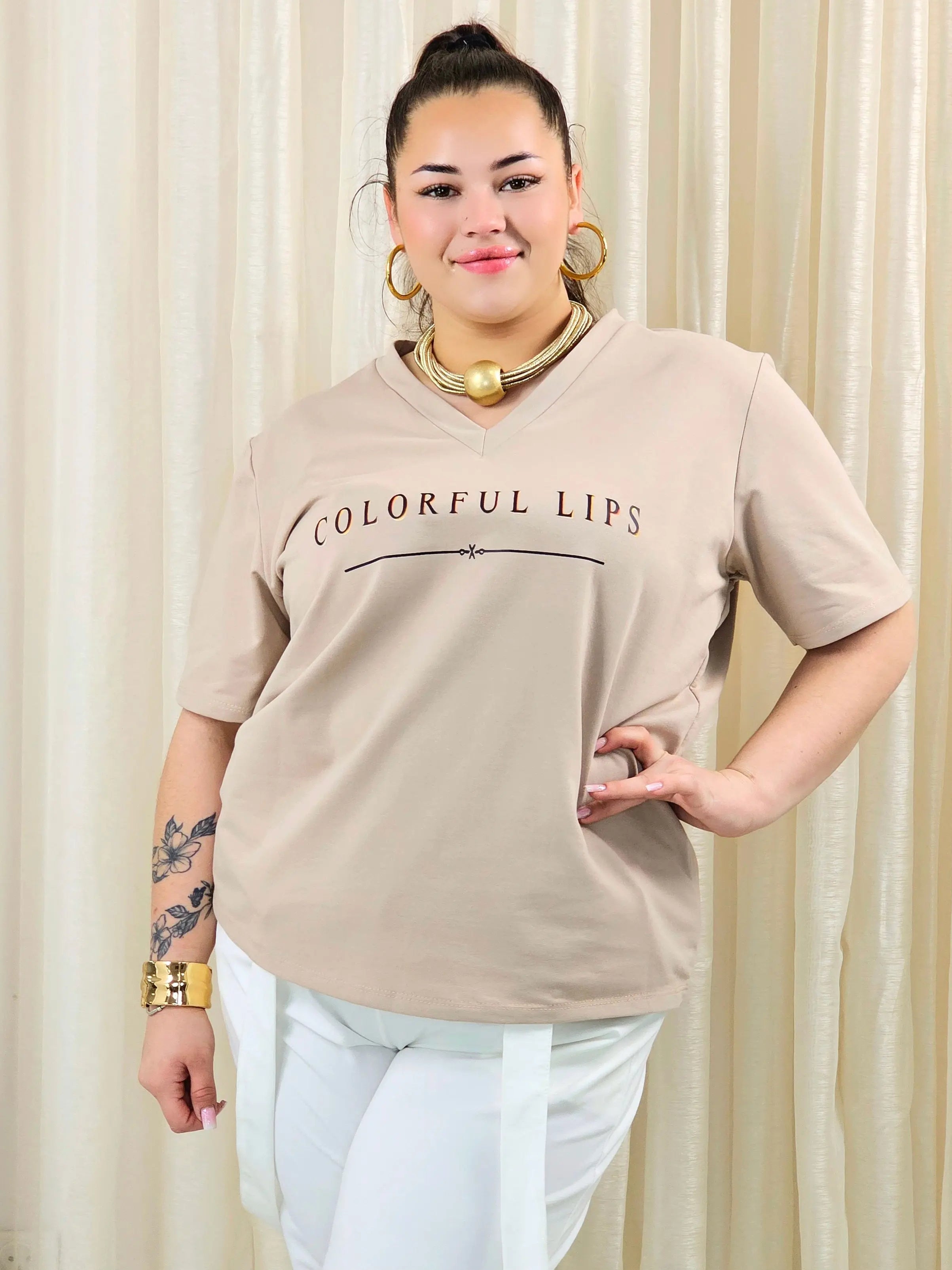 Bluzka plus size z nadrukiem Colorful Lips – modna i wygodna baza XXL Stylowa XL