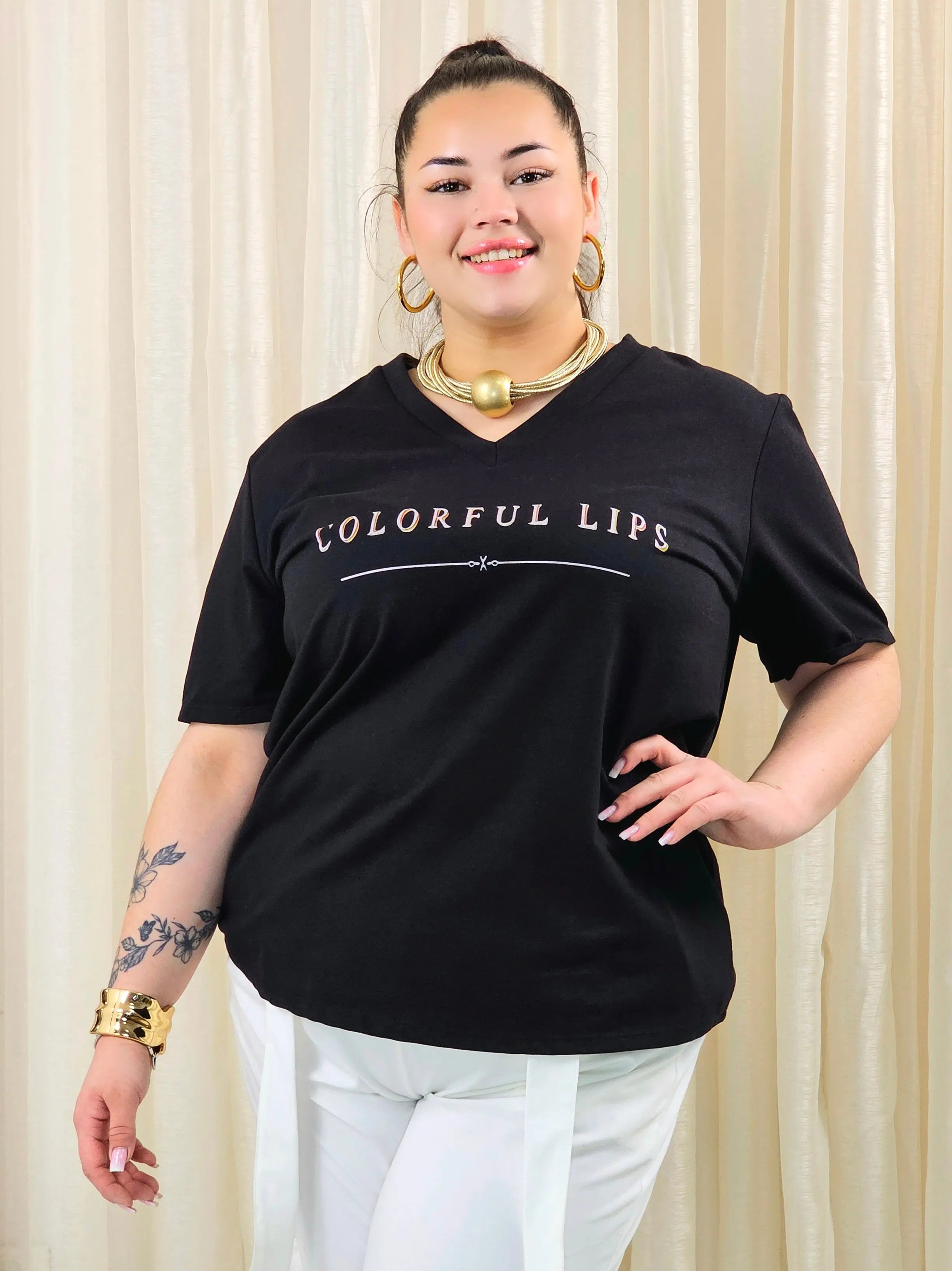 Bluzka plus size z nadrukiem Colorful Lips – modna i wygodna baza XXL Stylowa XL