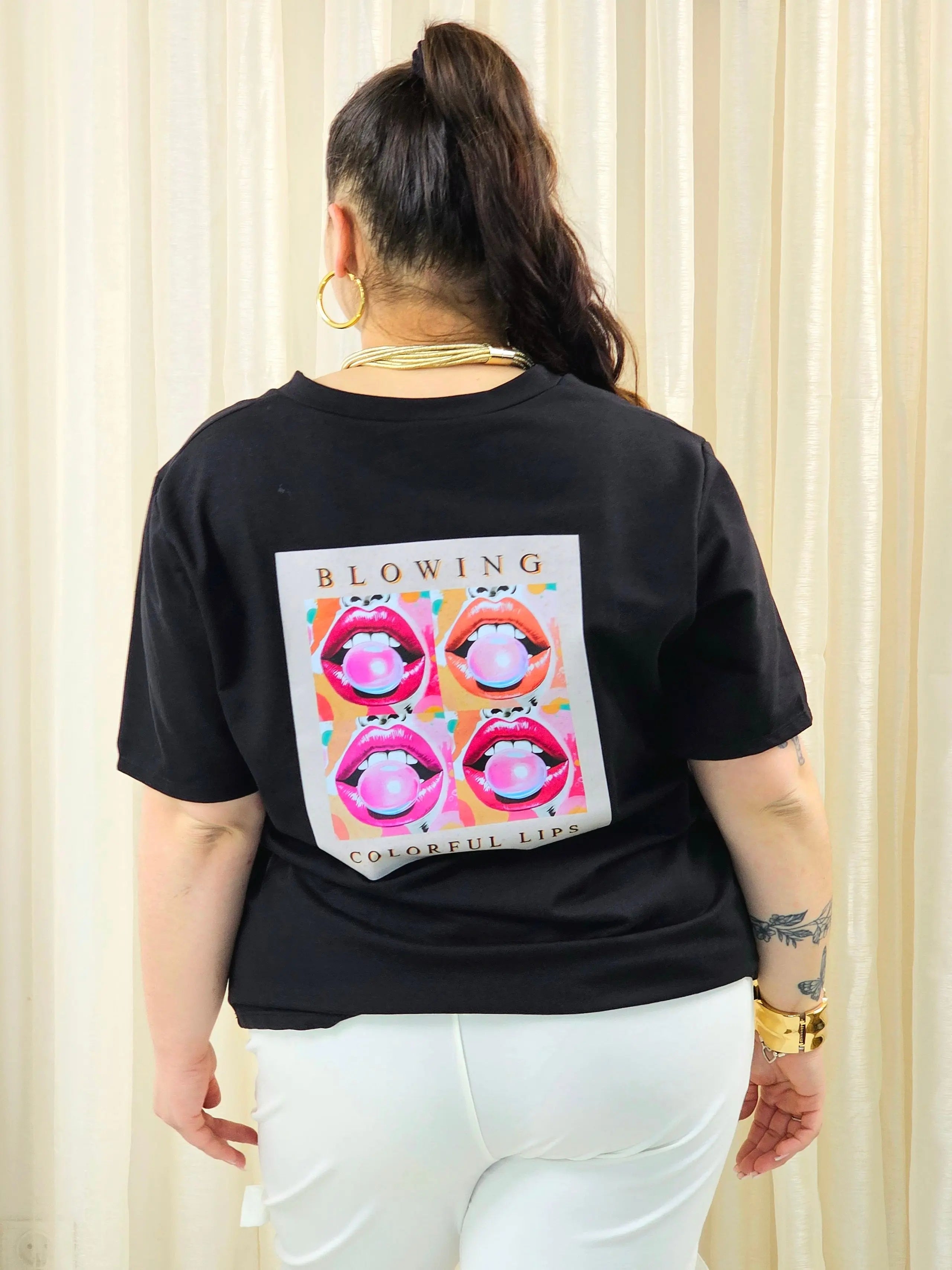 Bluzka plus size z nadrukiem Colorful Lips – modna i wygodna baza XXL Stylowa XL