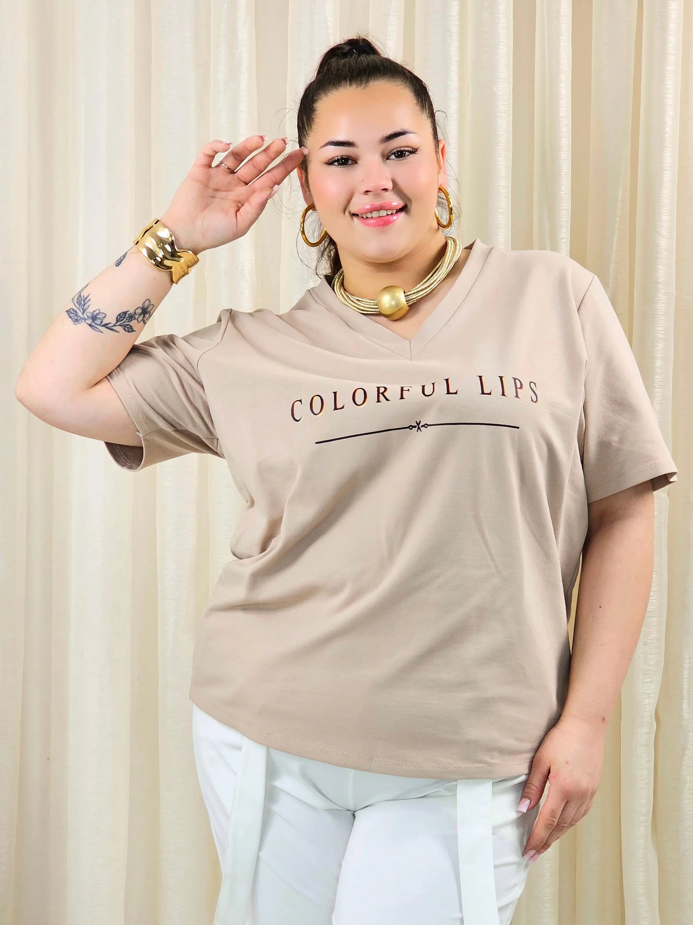 Bluzka plus size z nadrukiem Colorful Lips – modna i wygodna baza XXL Stylowa XL