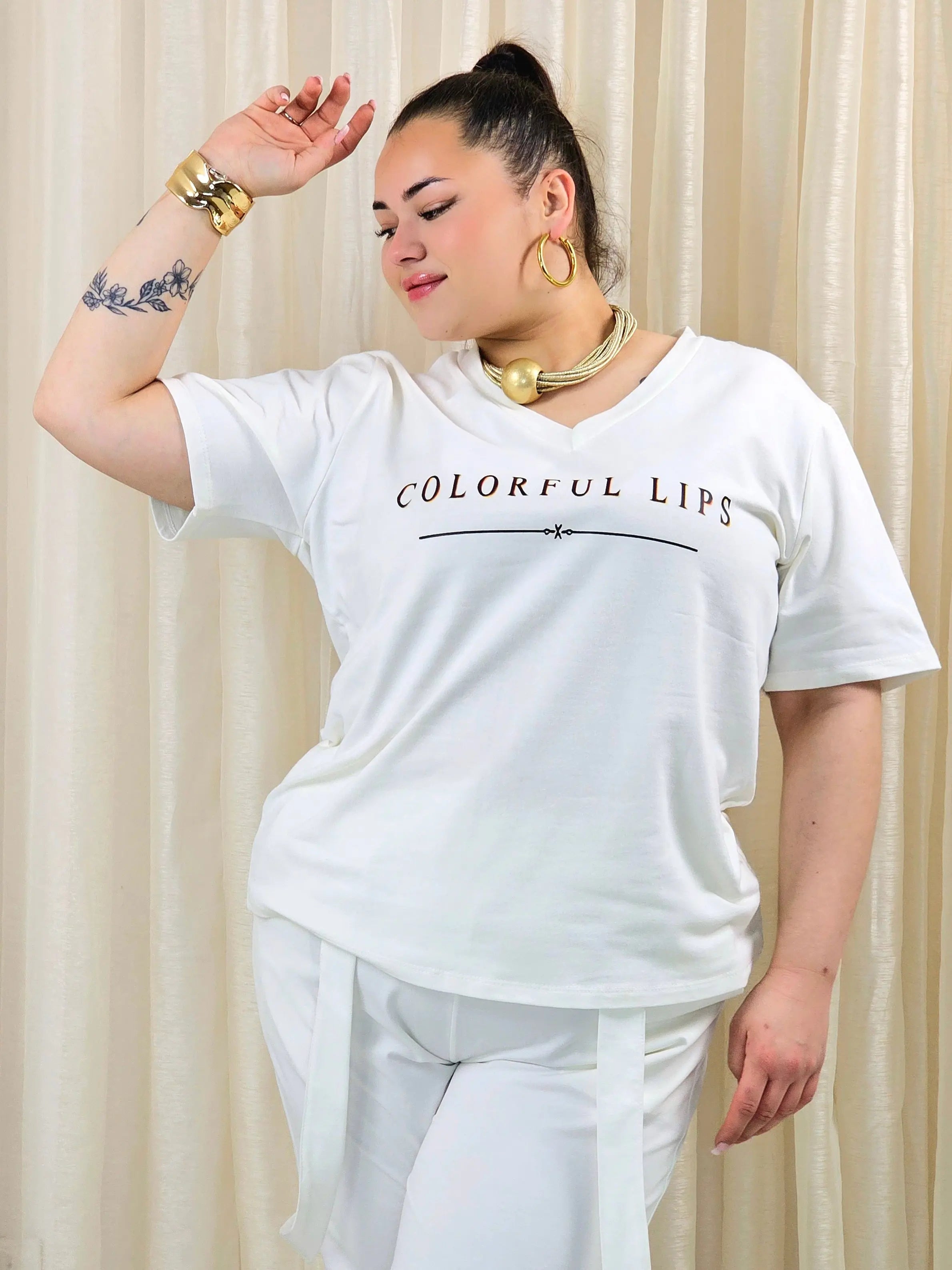 Bluzka plus size z nadrukiem Colorful Lips – modna i wygodna baza XXL Stylowa XL