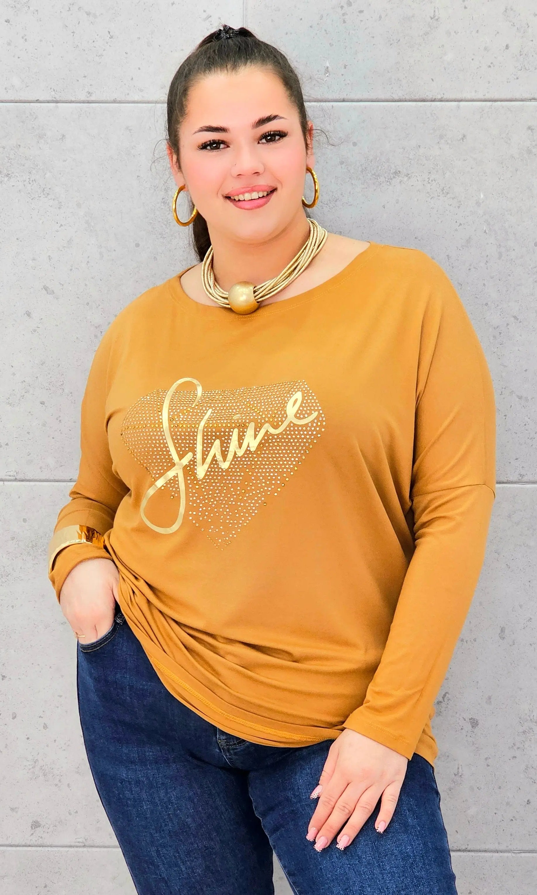 Bluzka plus size z nadrukiem SHINE – modny i wygodny look XXL Stylowa XL