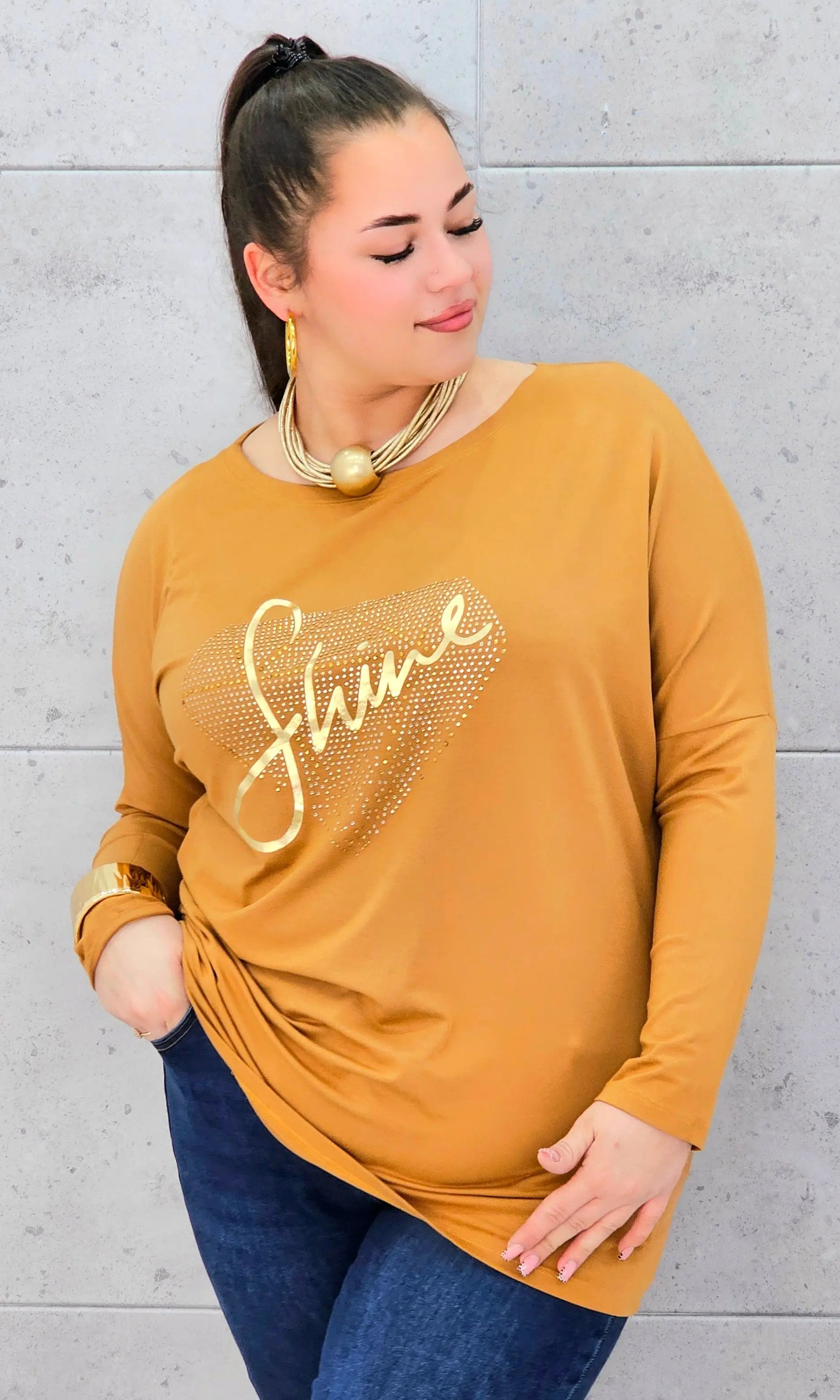 Bluzka plus size z nadrukiem SHINE – modny i wygodny look XXL Stylowa XL