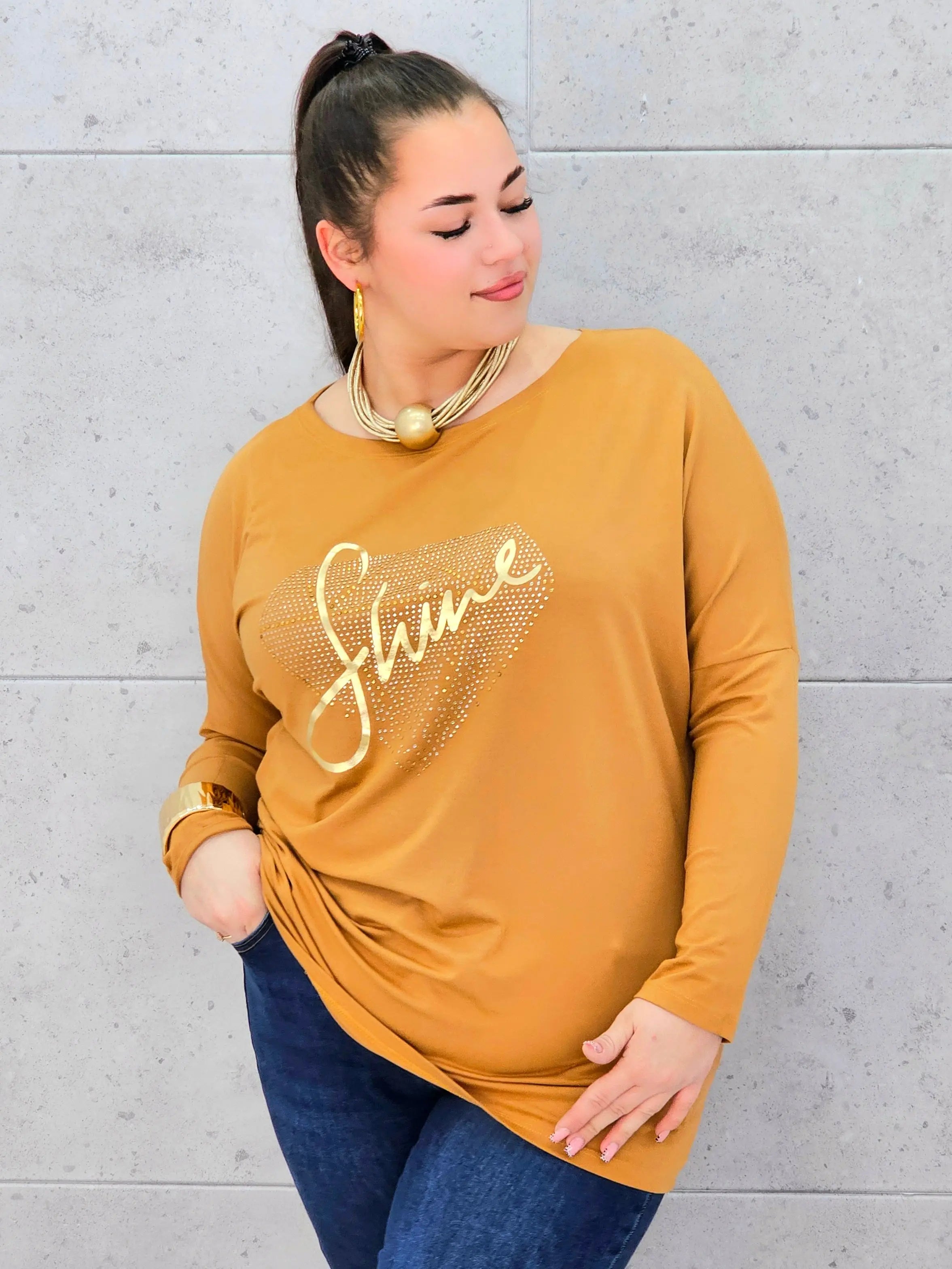 Bluzka plus size z nadrukiem SHINE – modny i wygodny look XXL Stylowa XL