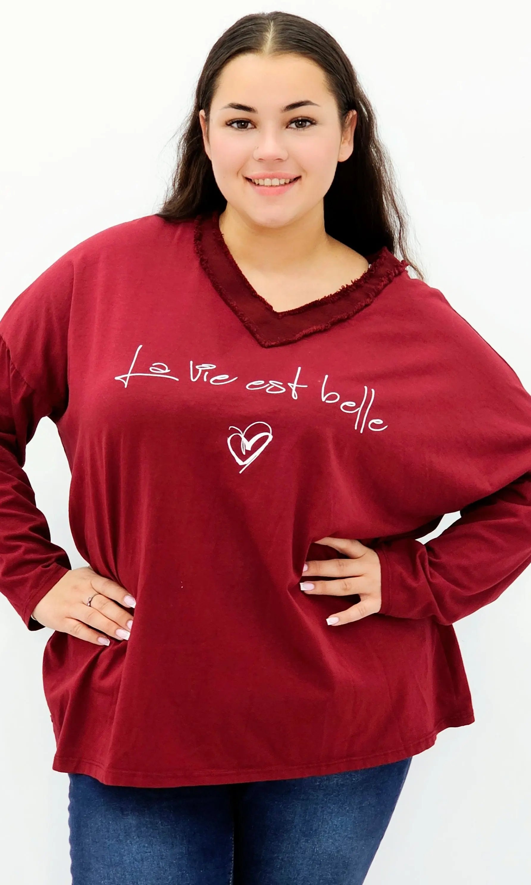 Bluzka plus size z napisem „La vie est belle” – modna, wygodna i stylowa Stylowa XL