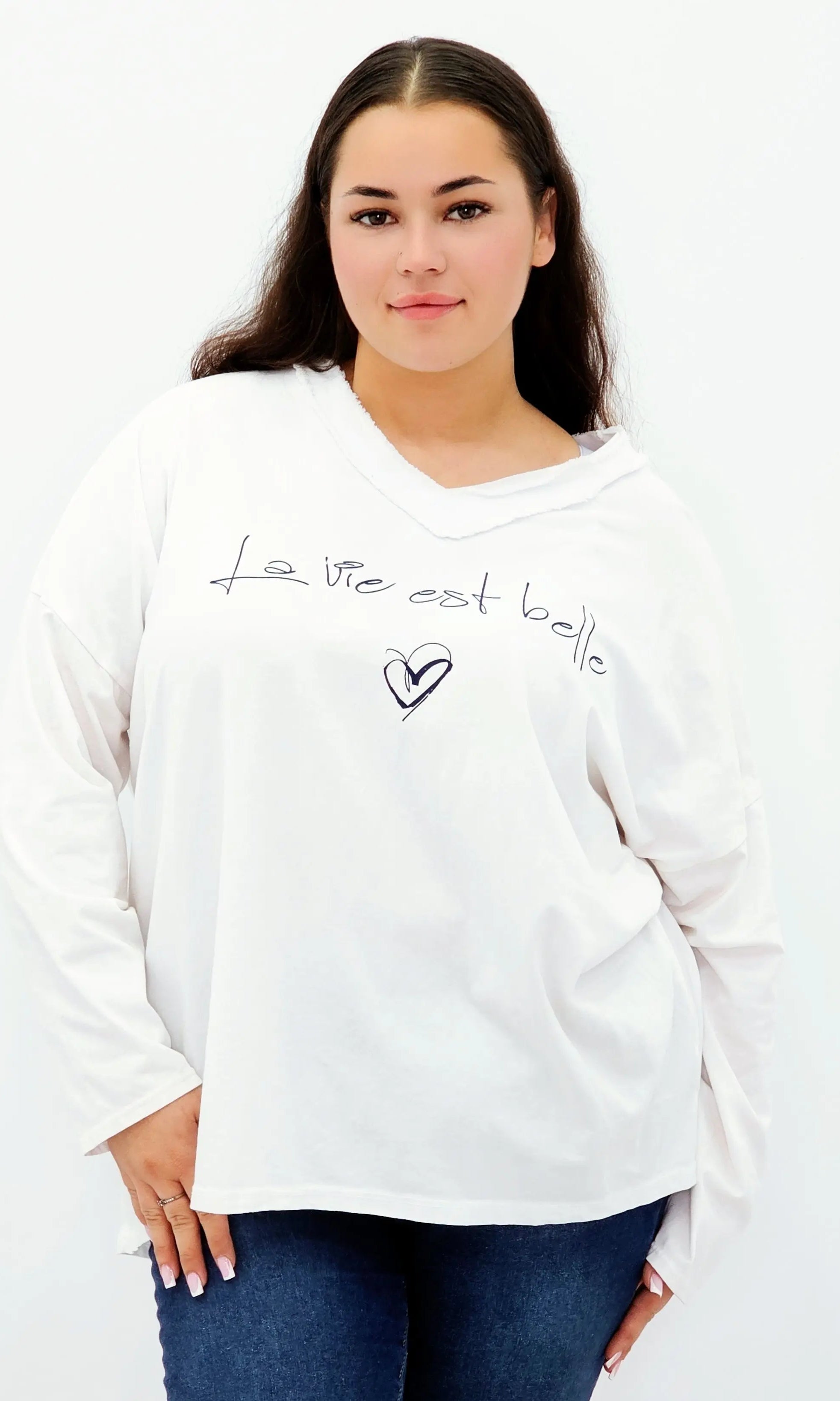 Bluzka plus size z napisem „La vie est belle” – modna, wygodna i stylowa Stylowa XL