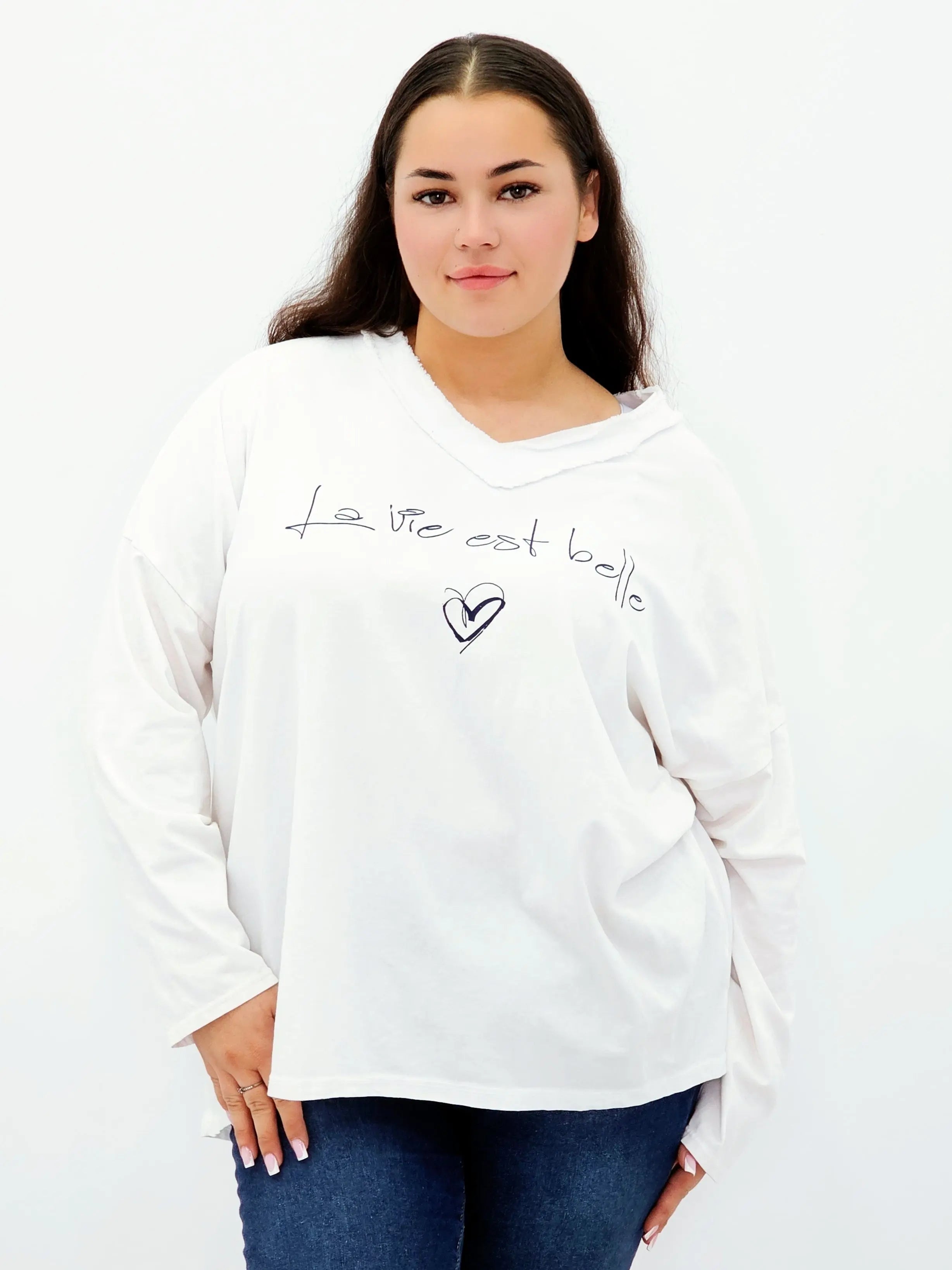 Bluzka plus size z napisem „La vie est belle” – modna, wygodna i stylowa Stylowa XL