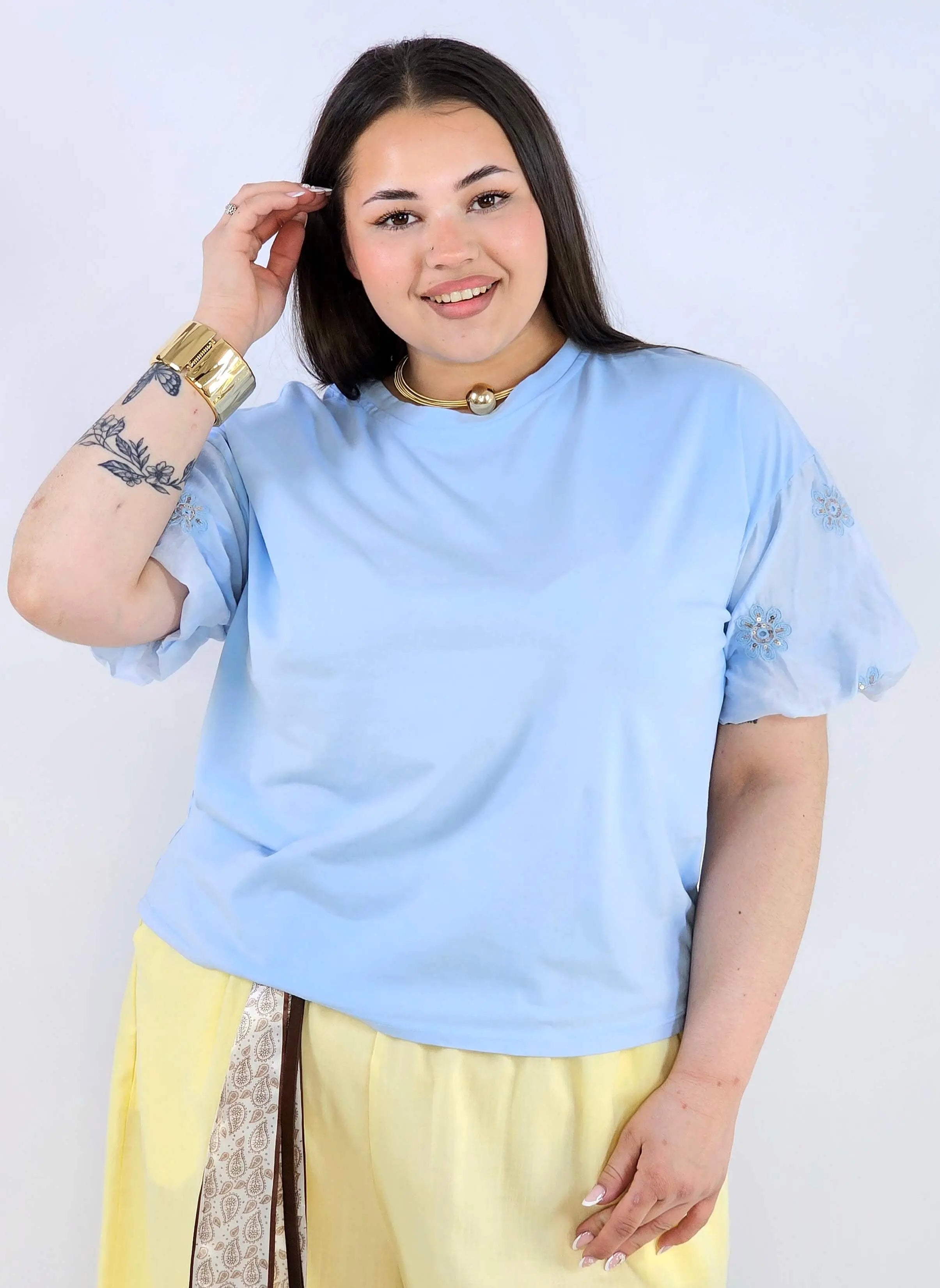 Bluzka plus size z ozdobnymi rękawami haftowanymi lekka i kobieca Stylowa XL