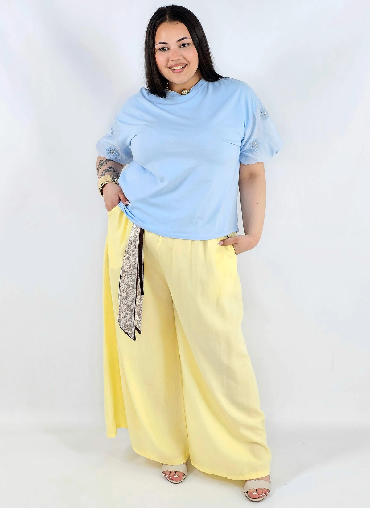 Bluzka plus size z ozdobnymi rękawami haftowanymi lekka i kobieca Stylowa XL