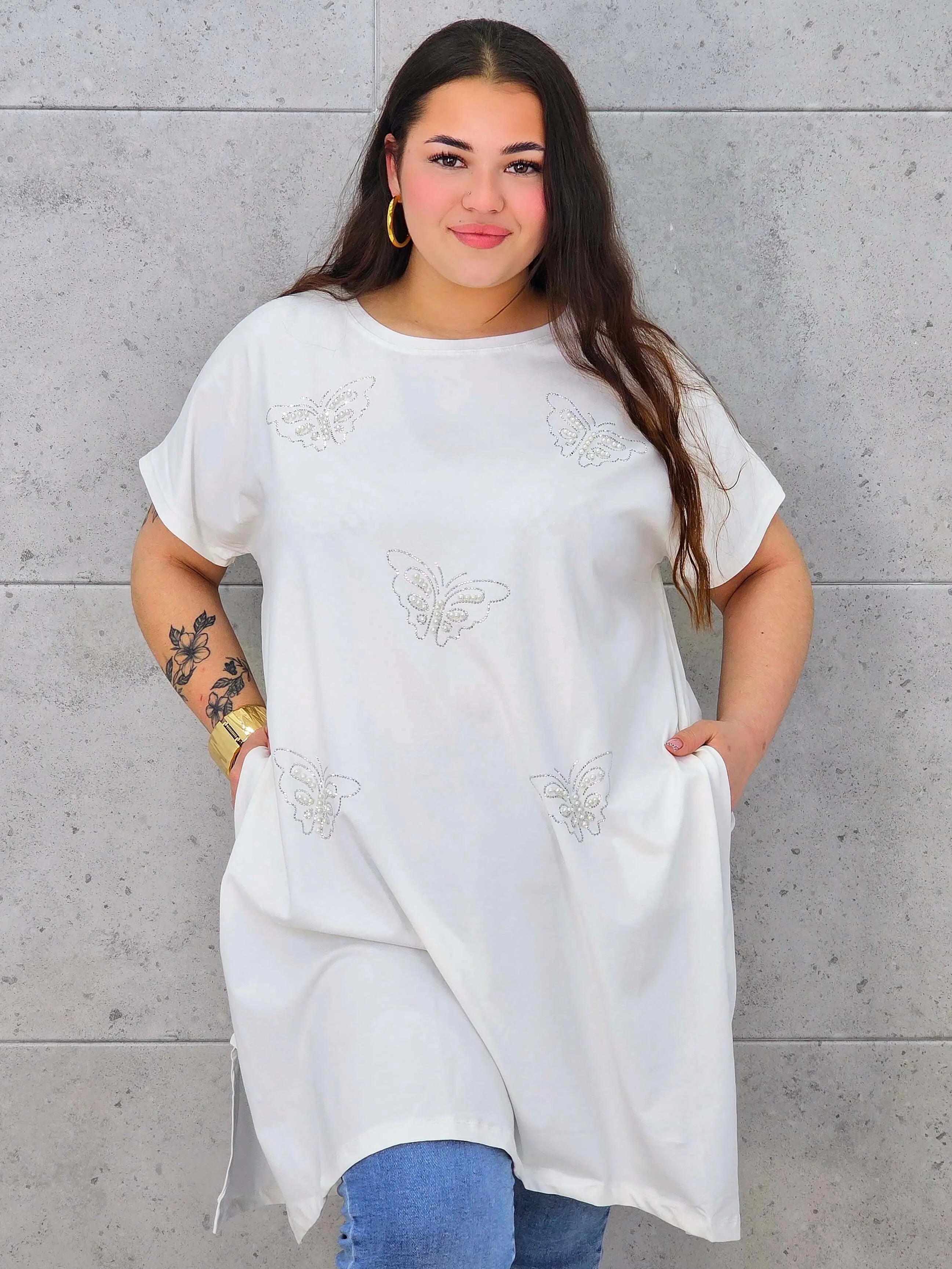 Bluzka plus size z połyskującymi motylami – elegancja i wygoda w jednym Stylowa XL