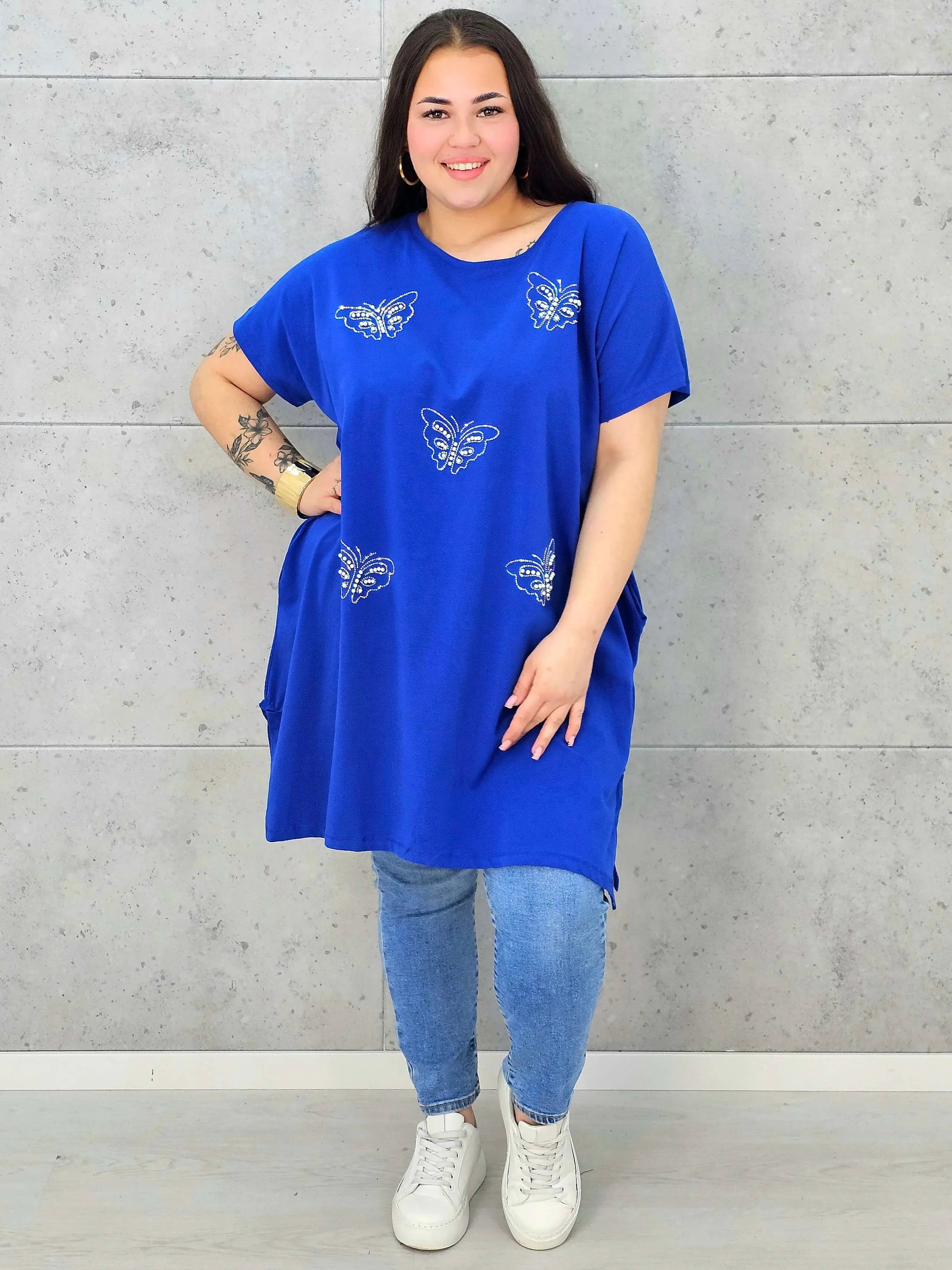 Bluzka plus size z połyskującymi motylami – elegancja i wygoda w jednym Stylowa XL