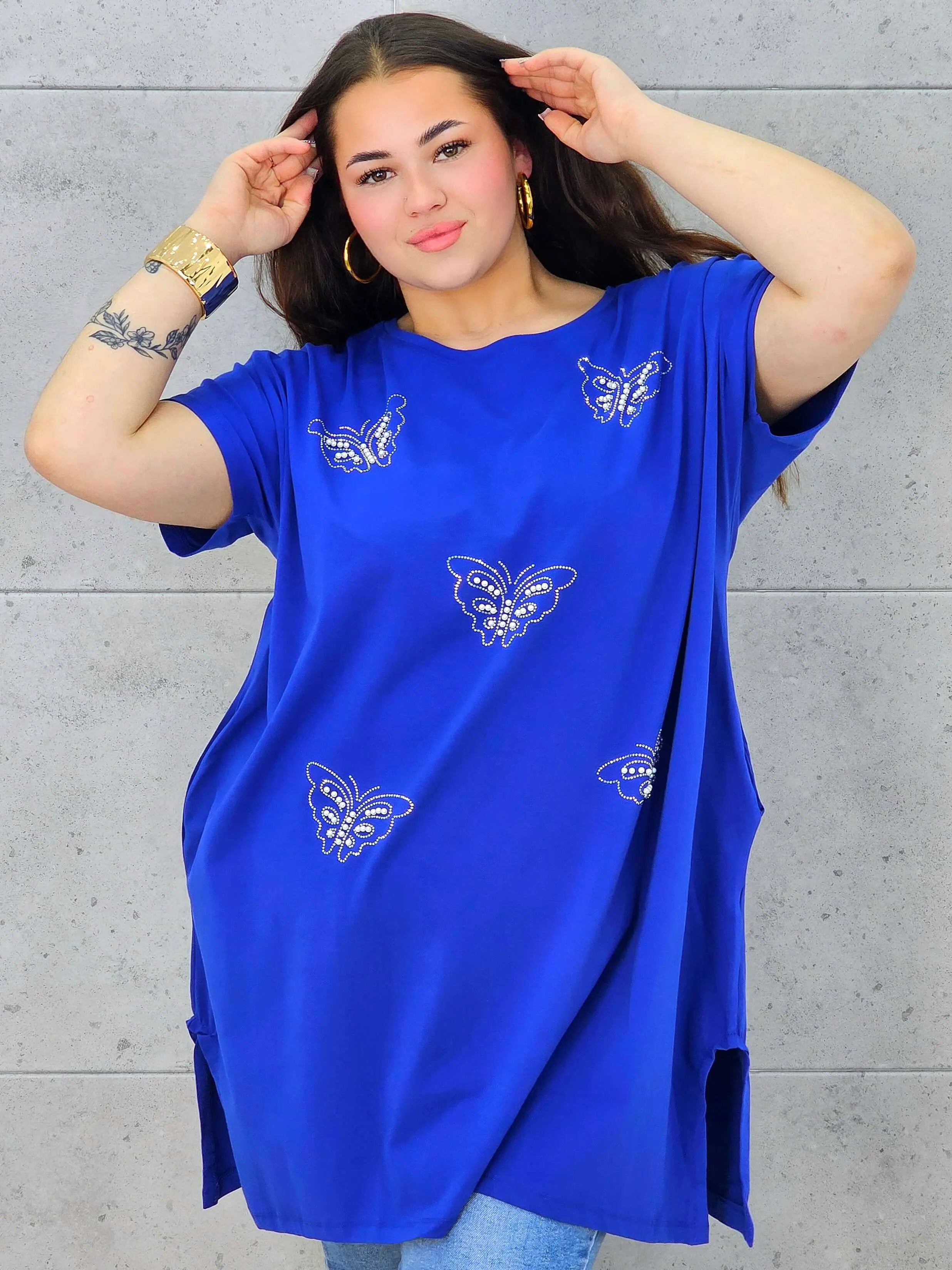 Bluzka plus size z połyskującymi motylami – elegancja i wygoda w jednym Stylowa XL