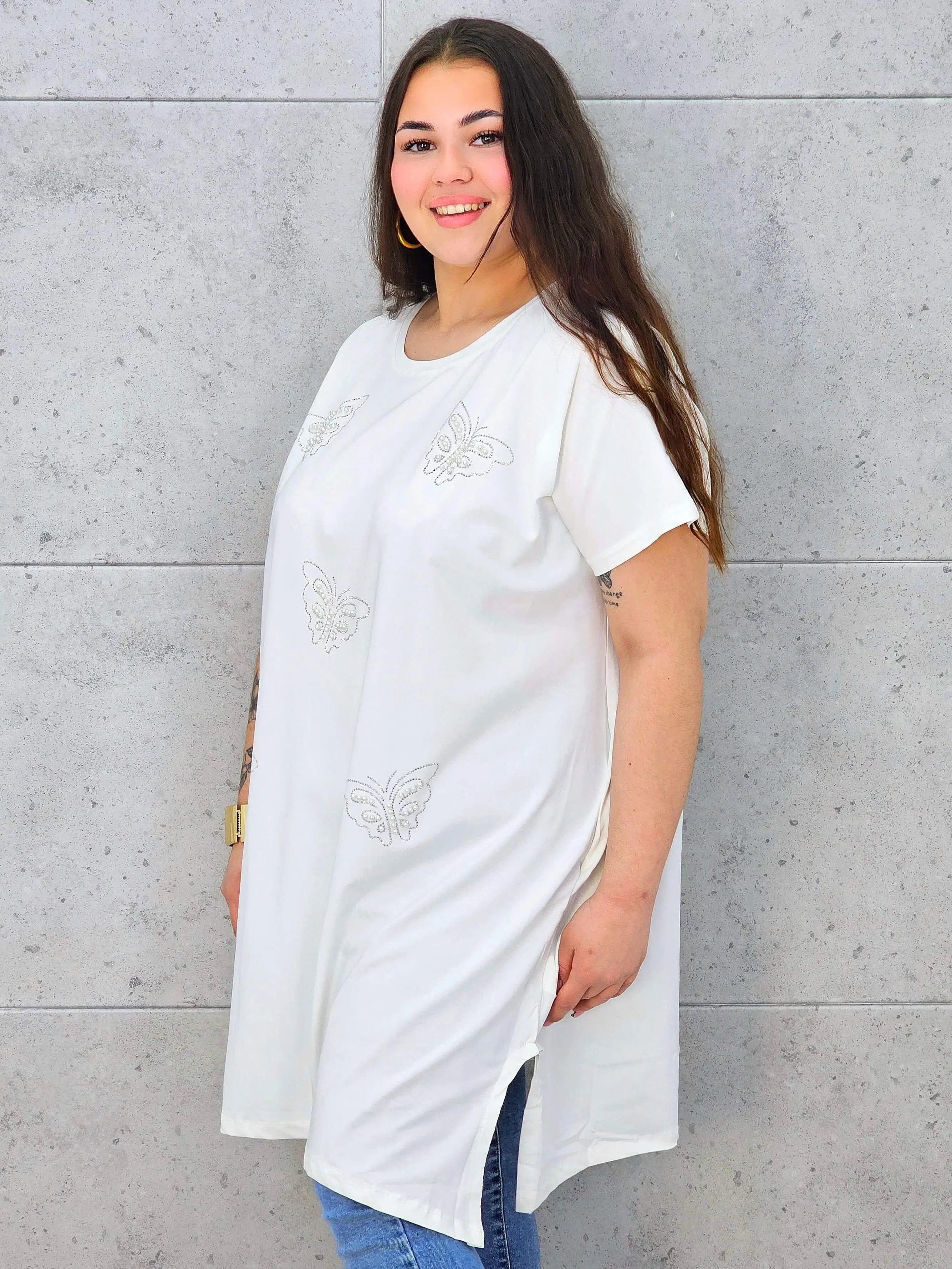 Bluzka plus size z połyskującymi motylami – elegancja i wygoda w jednym Stylowa XL
