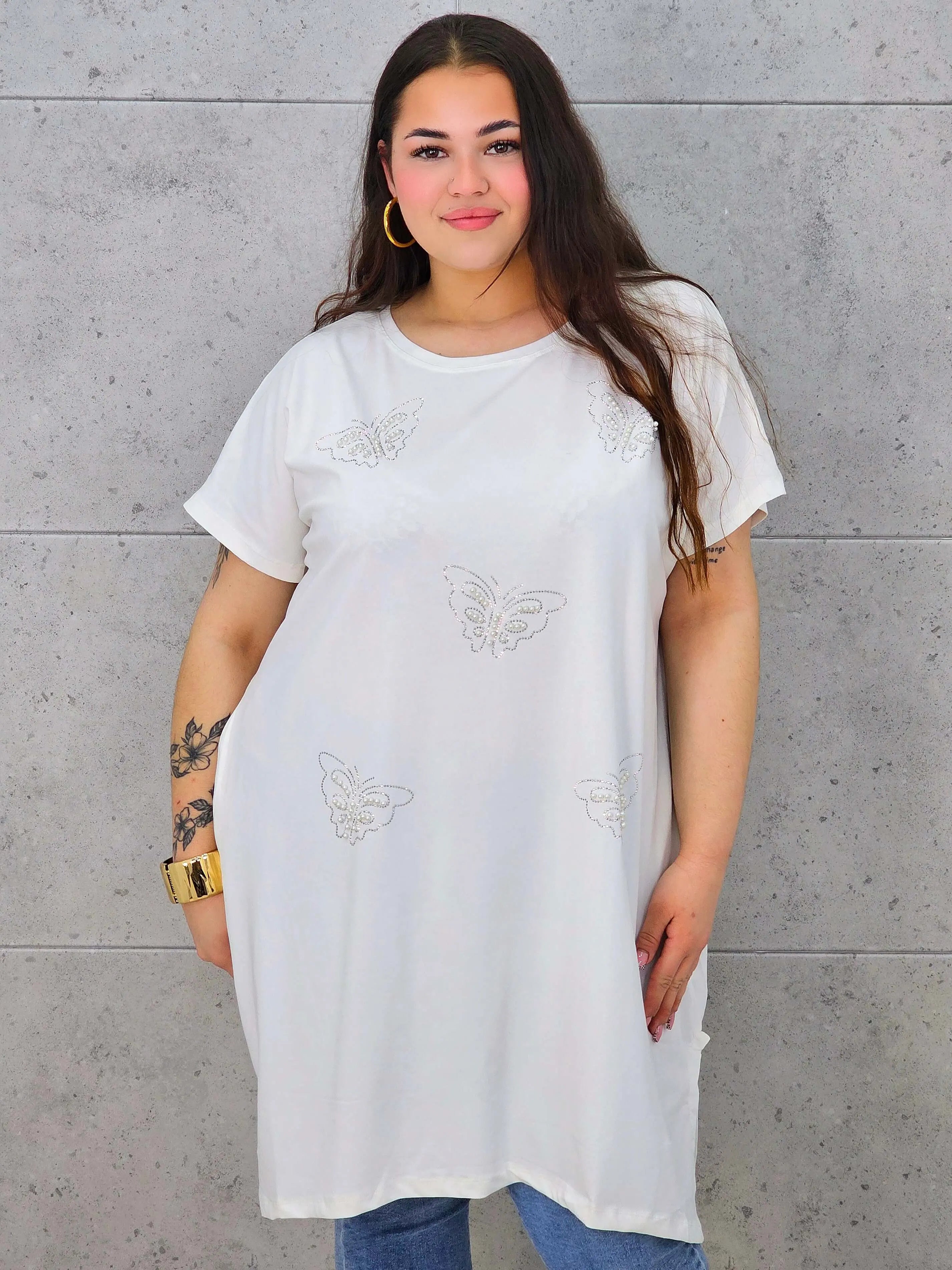 Bluzka plus size z połyskującymi motylami – elegancja i wygoda w jednym Stylowa XL