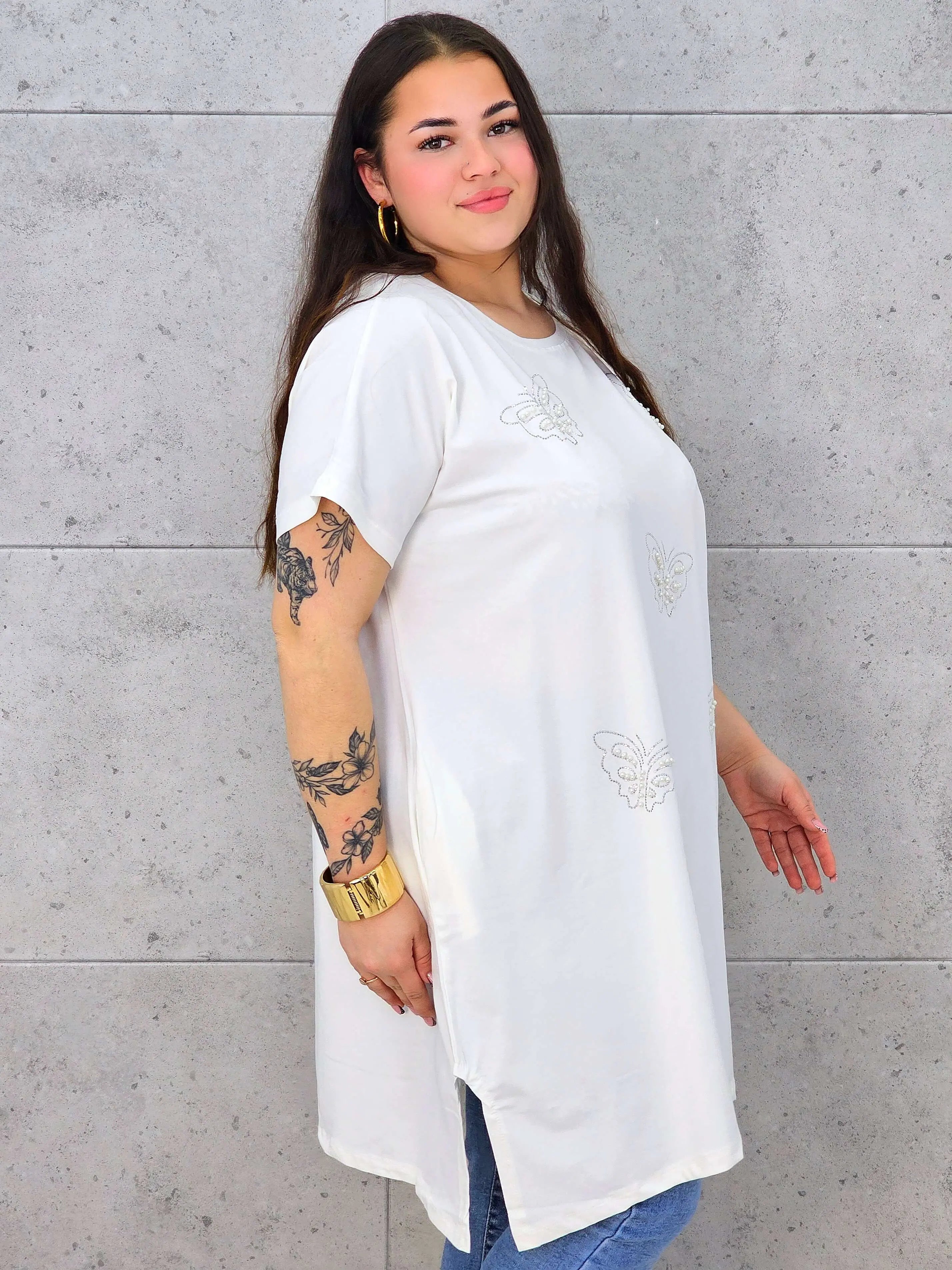 Bluzka plus size z połyskującymi motylami – elegancja i wygoda w jednym Stylowa XL