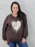 Bluzka plus size z sercem i cekinami – modny look XXL Stylowa XL