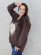 Bluzka plus size z sercem i cekinami – modny look XXL Stylowa XL