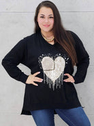 Bluzka plus size z sercem i cekinami – modny look XXL Stylowa XL