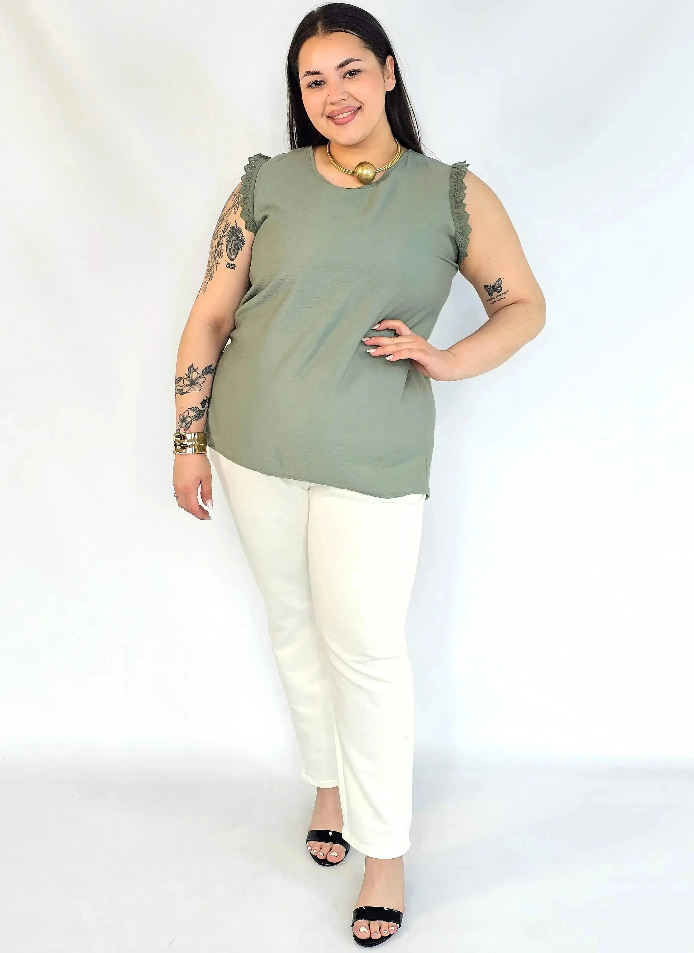 Bluzka plus size z wiskozy – lekka bluzka damska XXL z haftowanym rękawem Stylowa XL
