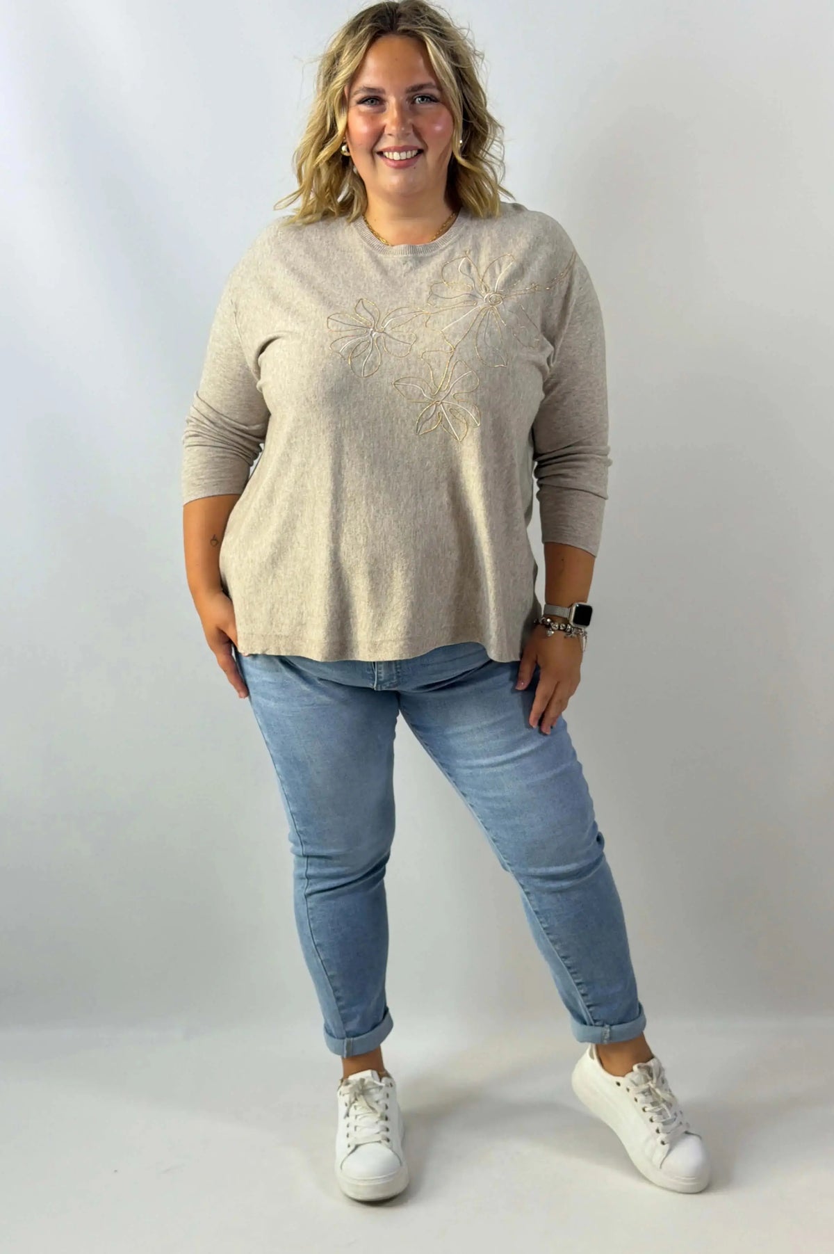 Bluzka sweterkowa Plus Size z efektownym haftem kwiatowym Stylowa XL