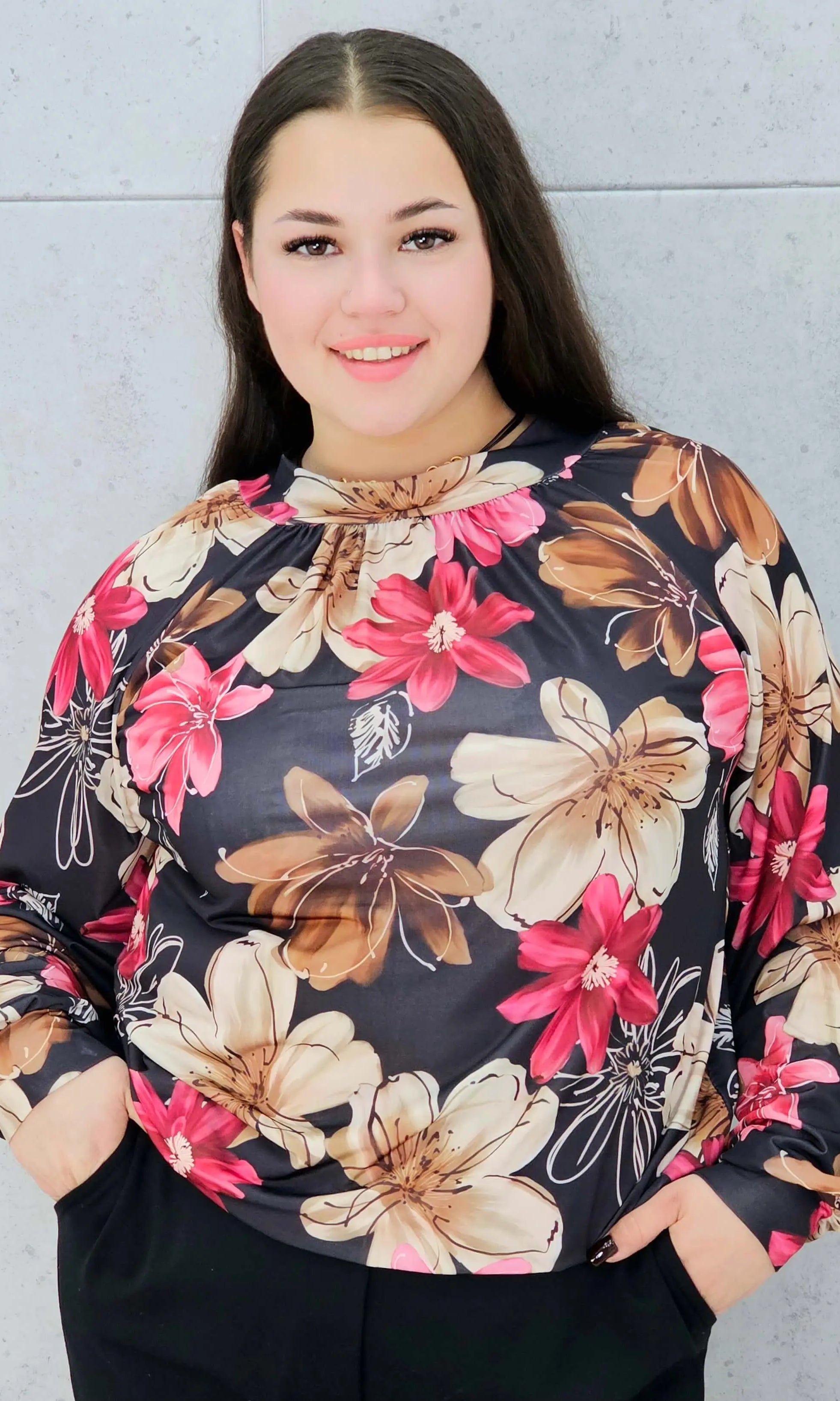 bluzka w kwiaty różowo-brązowa plus size Stylowa XL – przód