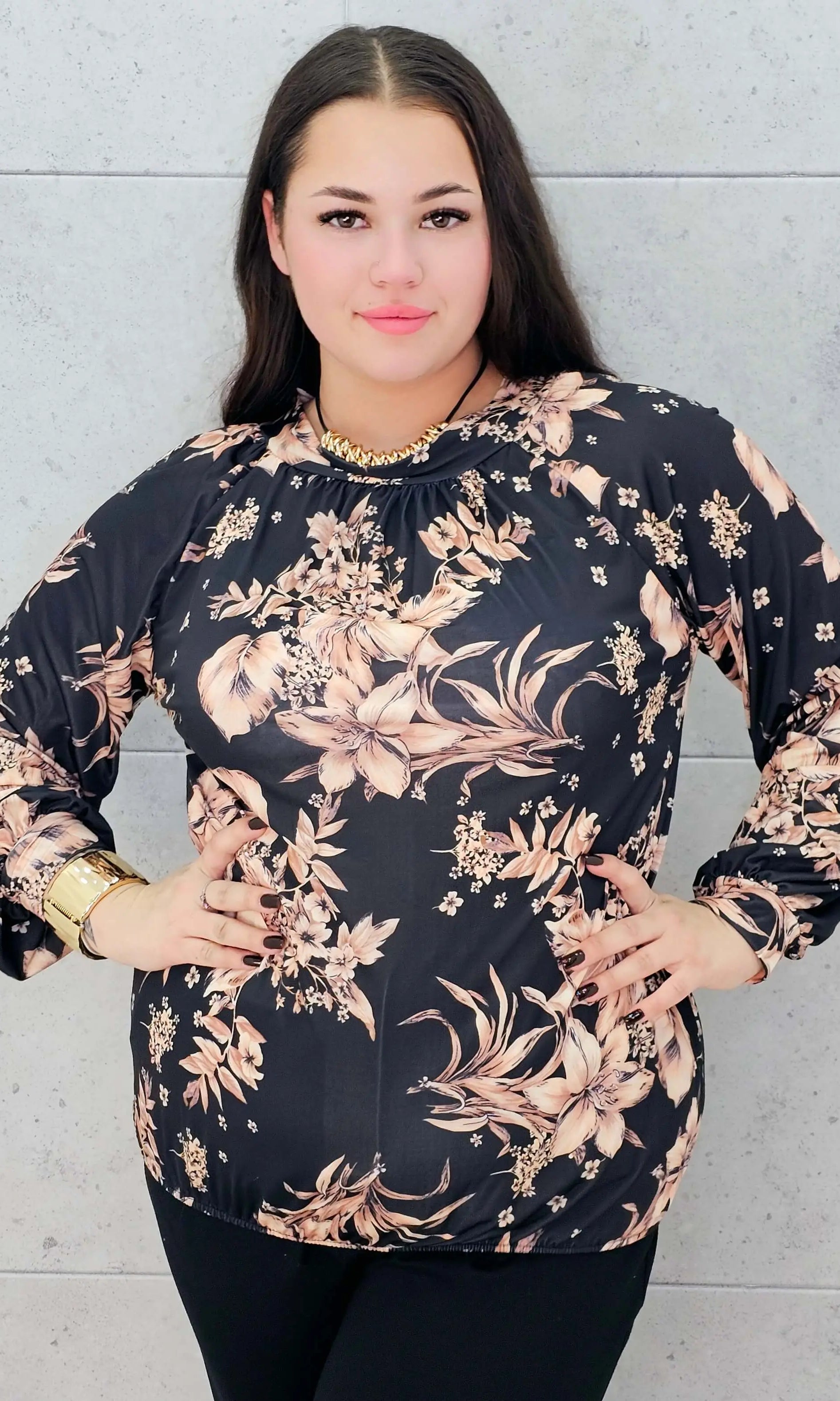 bluzka w kwiaty beżowo-czarna plus size Stylowa XL – kwiaty