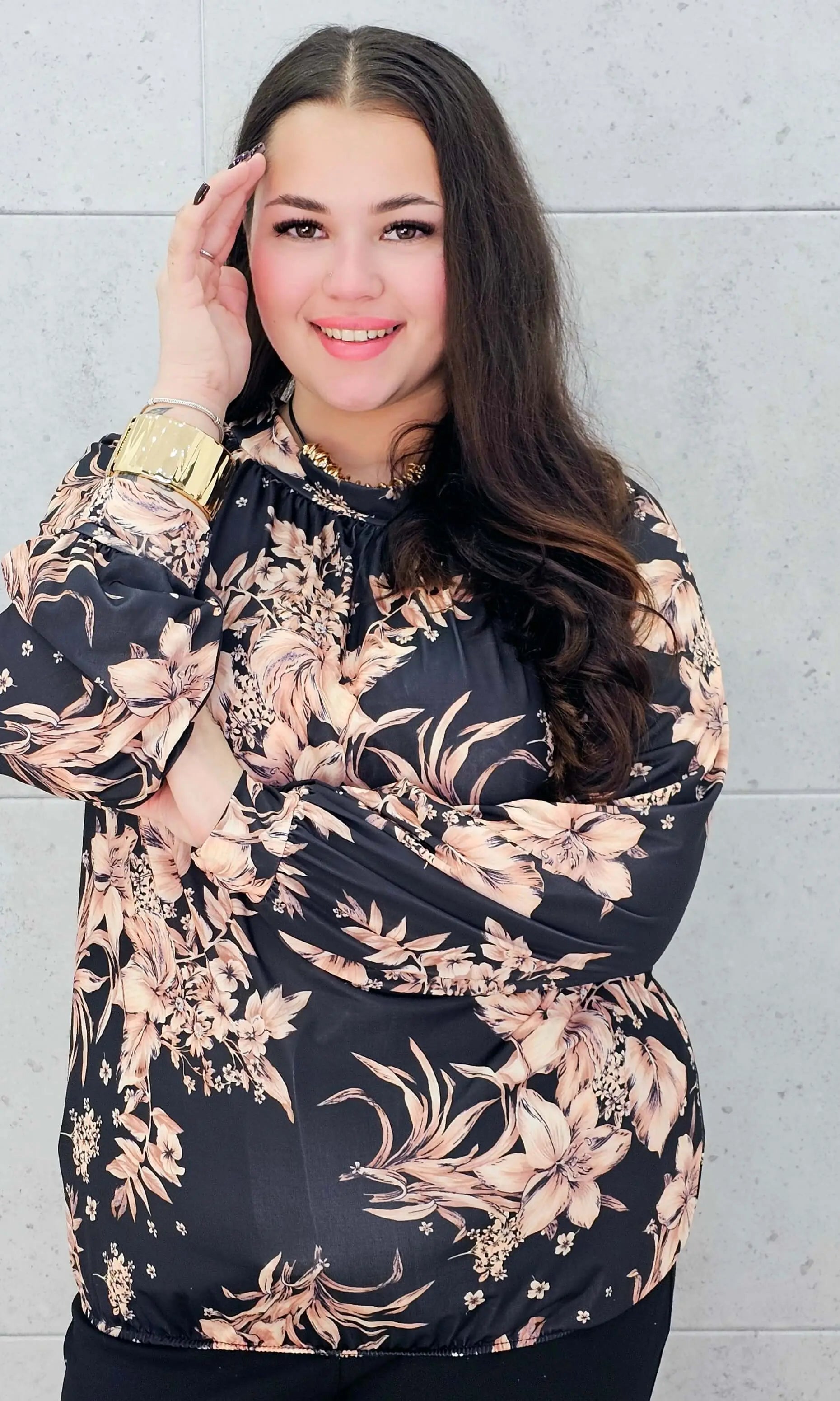 bluzka w kwiaty beżowo-czarna plus size Stylowa XL – rękaw